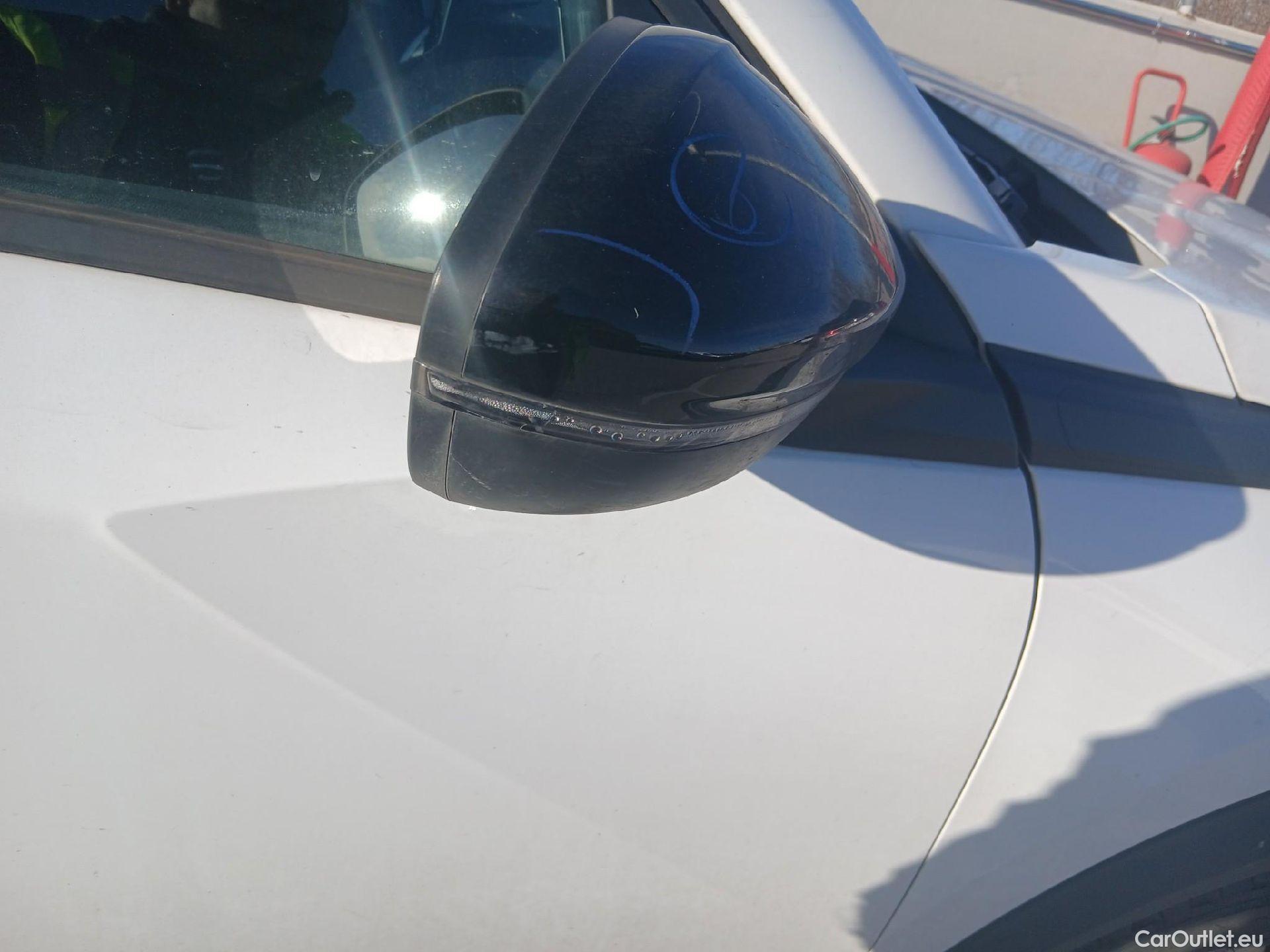  Peugeot  2008 PEUGEOT  / 2019 / 5P / todoterreno Allure BlueHDI 81kW (110CV) #41