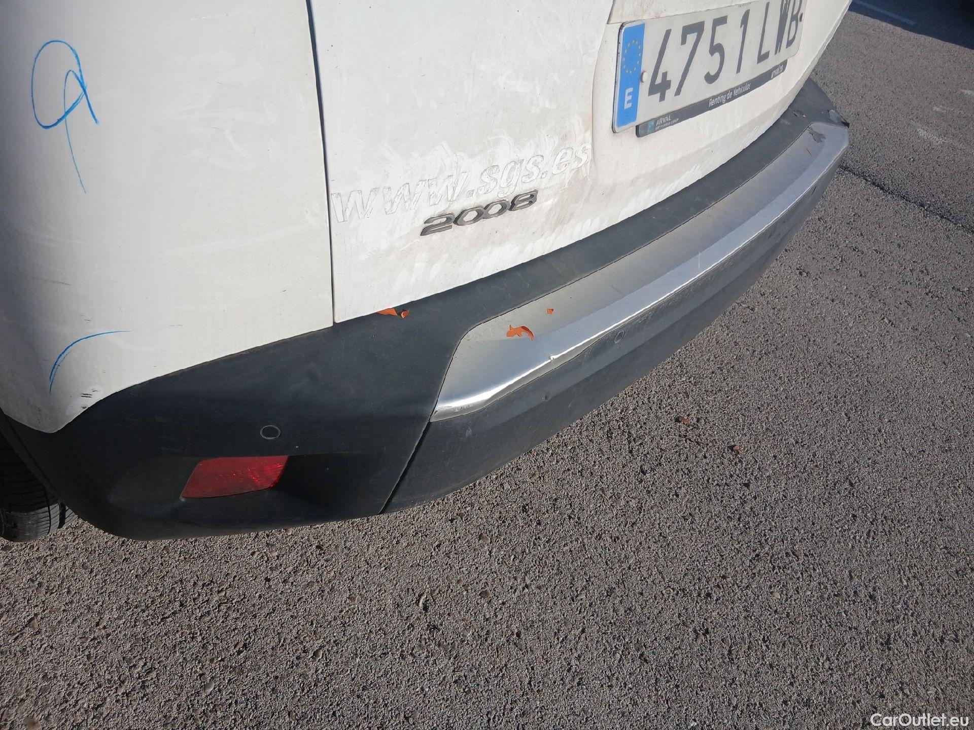  Peugeot  2008 PEUGEOT  / 2019 / 5P / todoterreno Allure BlueHDI 81kW (110CV) #22