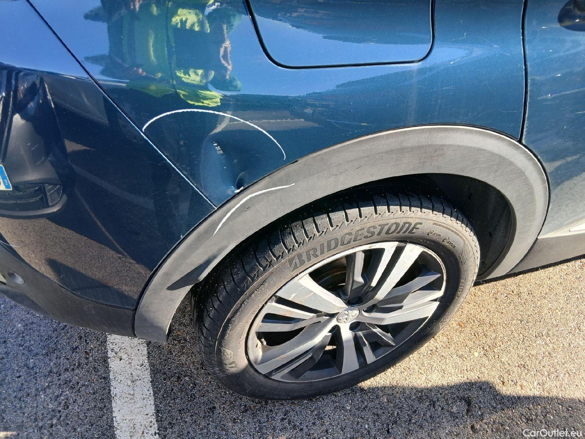  Peugeot  3008 PEUGEOT  / 2020 / 5P / todoterreno 1.5 BlueHDi 96kW S&S Allure Pack EAT8 #29