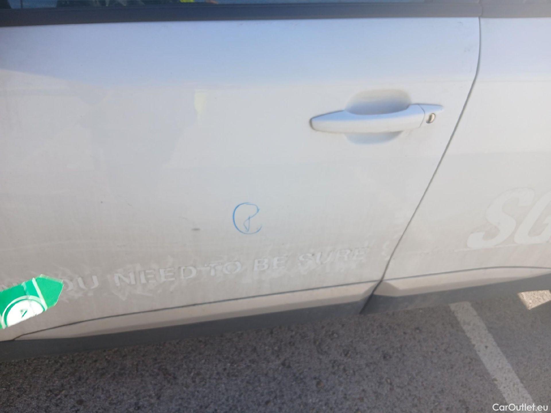  Peugeot  2008 PEUGEOT  / 2019 / 5P / todoterreno Allure BlueHDI 81kW (110CV) #16