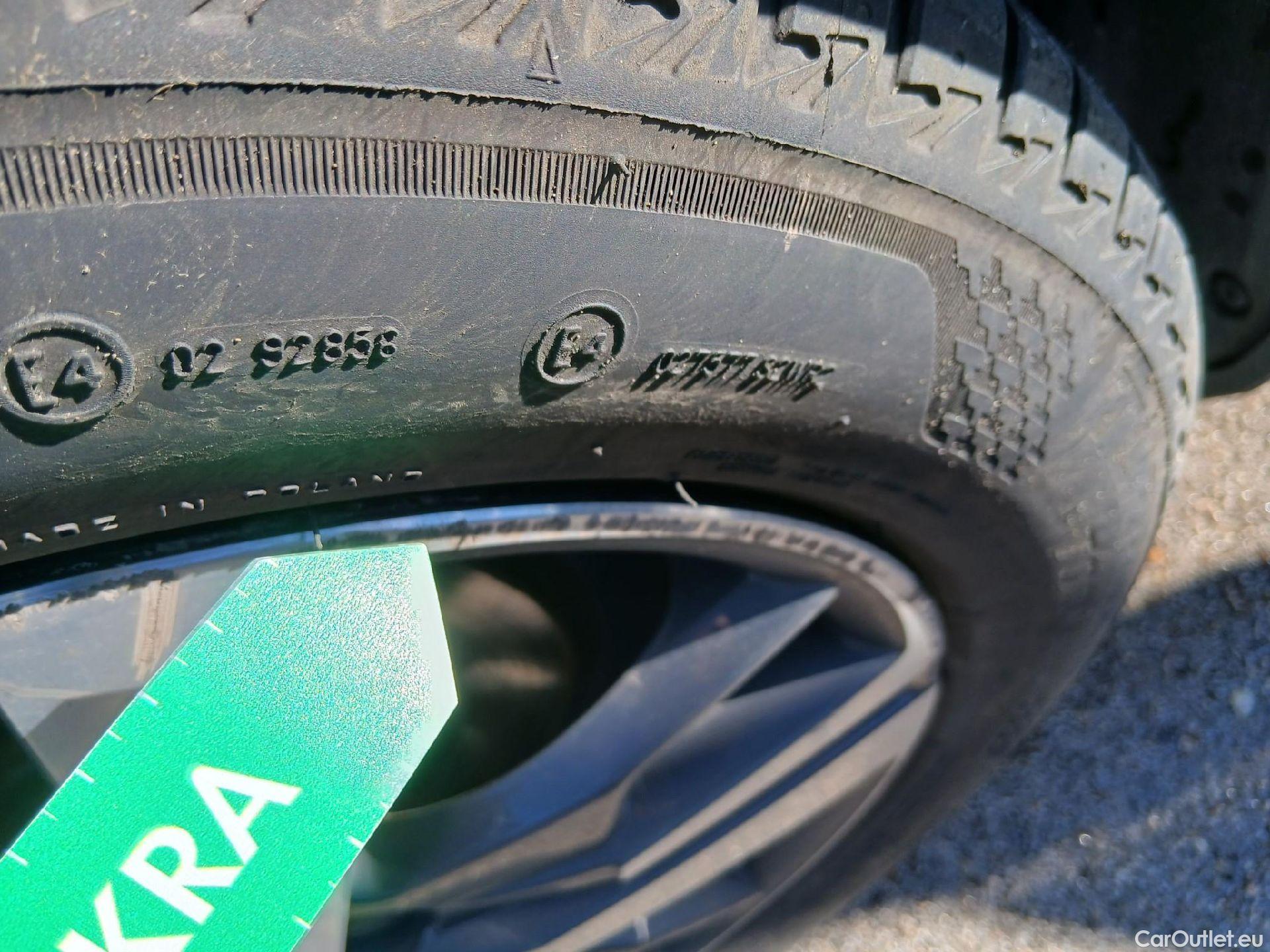  Peugeot  3008 PEUGEOT  / 2020 / 5P / todoterreno 1.5 BlueHDi 96kW S&S Allure Pack EAT8 #9