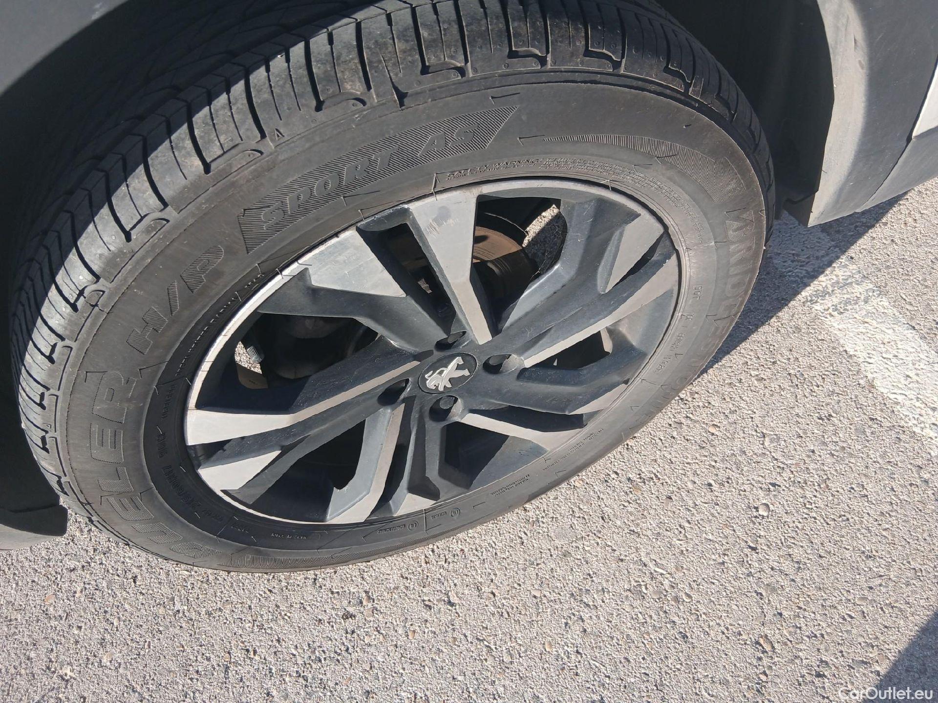  Peugeot  2008 PEUGEOT  / 2019 / 5P / todoterreno Allure BlueHDI 81kW (110CV) #33