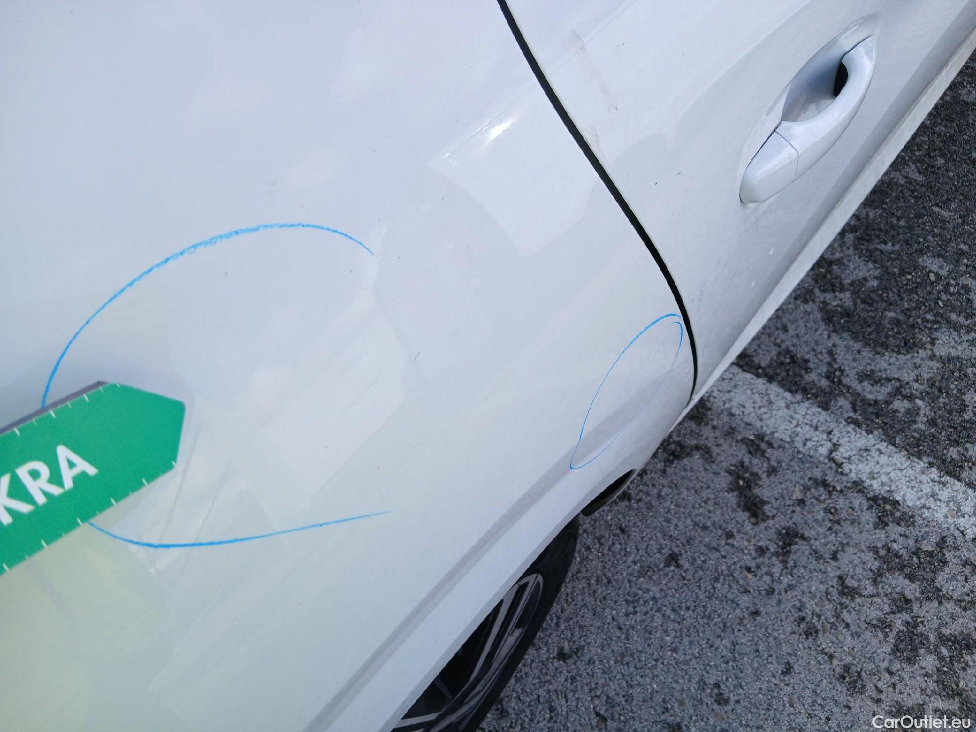  Peugeot  208 PEUGEOT  / 2019 / 5P / berlina con portón PureTech 73kW (100CV) Allure (CX) #12