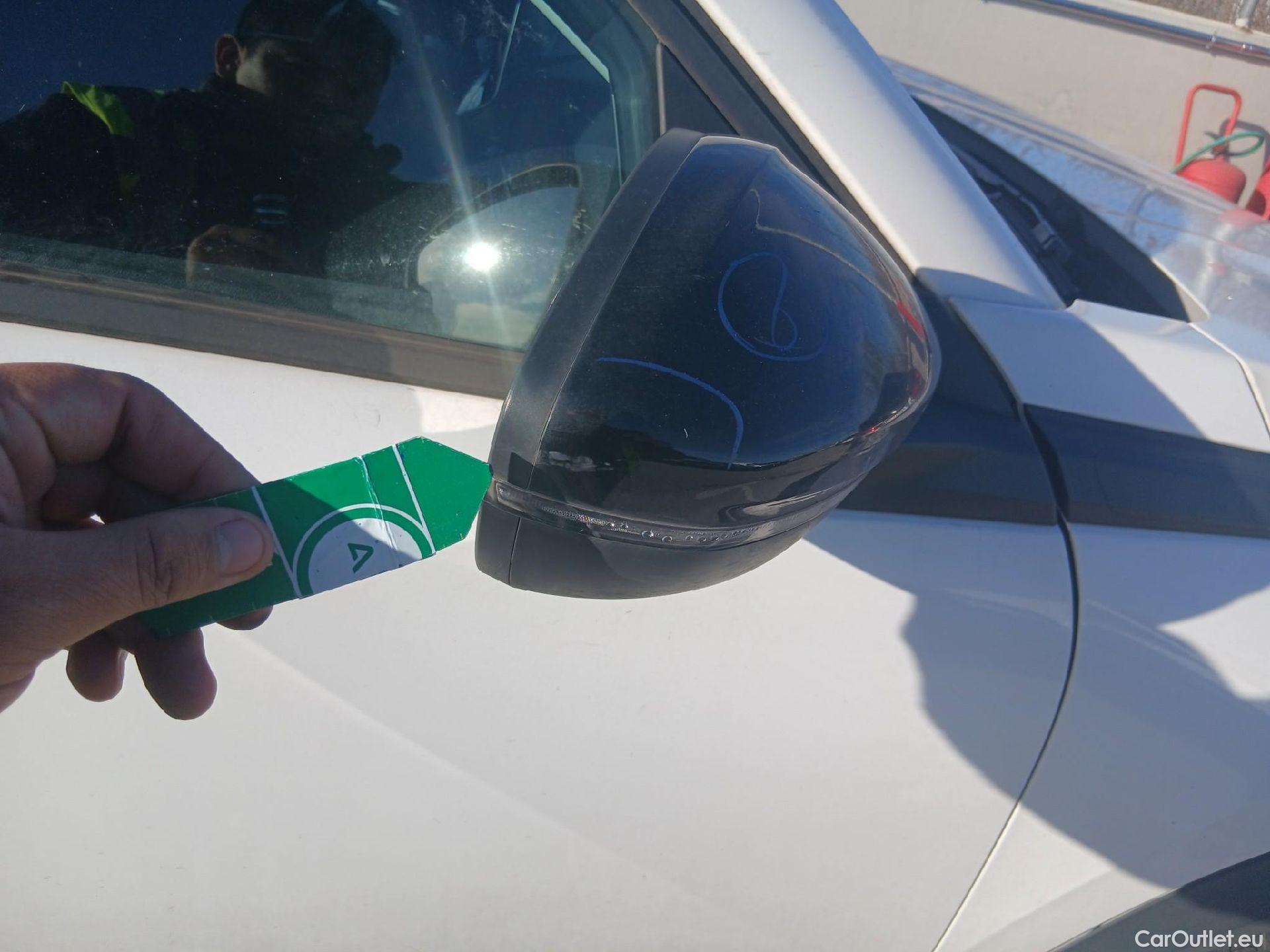  Peugeot  2008 PEUGEOT  / 2019 / 5P / todoterreno Allure BlueHDI 81kW (110CV) #39