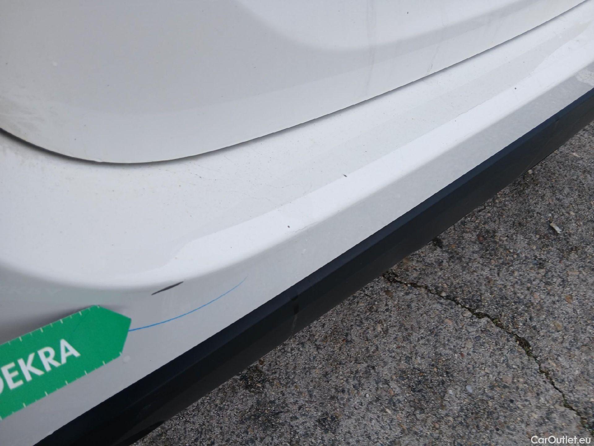  Toyota  Yaris TOYOTA  / 2020 / 5P / berlina con portón 1.5 120H Business Plus #21