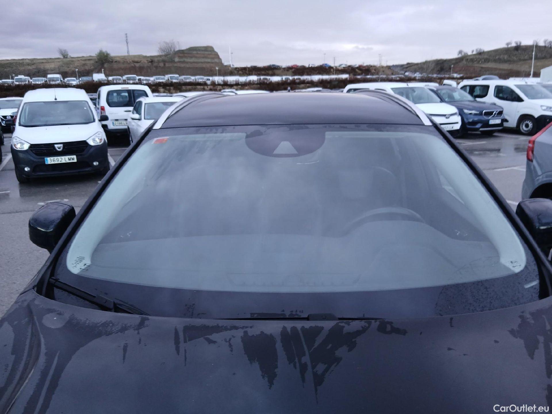  Volvo  XC60 VOLVO  / 2017 / 5P / todoterreno 2.0 B4 D Momentum Pro Auto #2