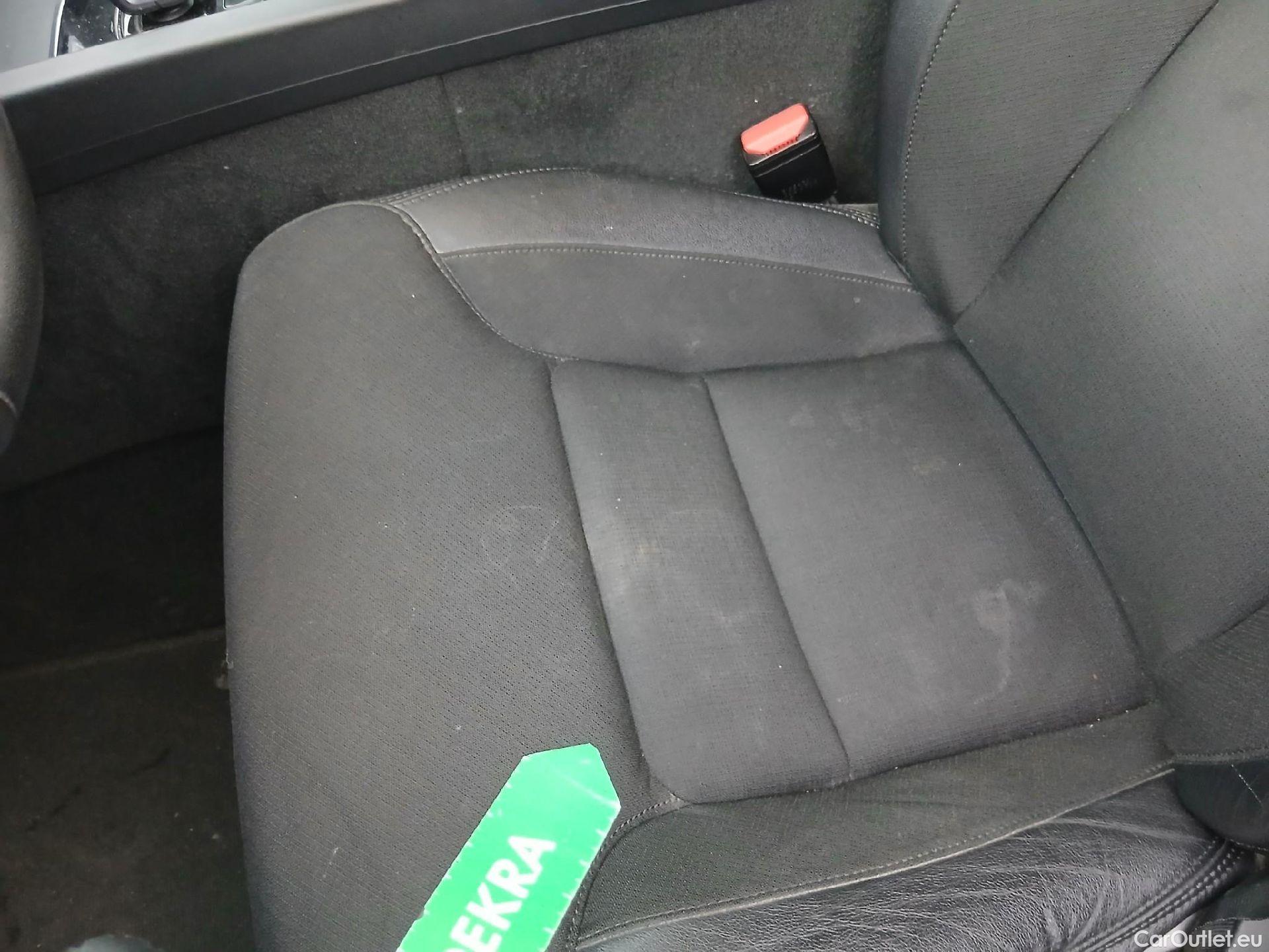  Volvo  XC60 VOLVO  / 2017 / 5P / todoterreno 2.0 B4 D Momentum Pro Auto #38