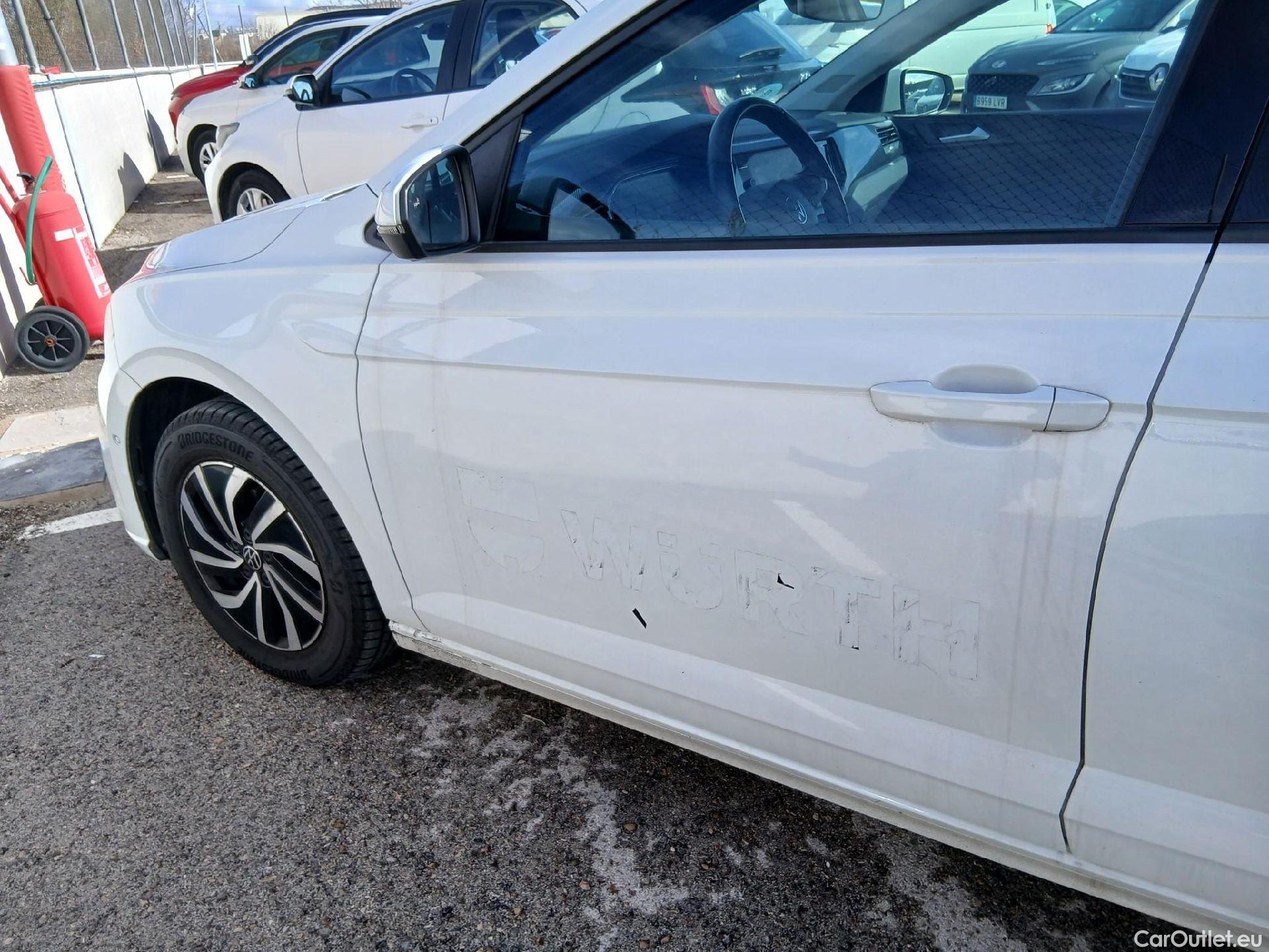  Volkswagen  Polo VOLKSWAGEN  / 2021 / 5P / berlina con portón Life 1.0 TSI 70kW (95CV) #2