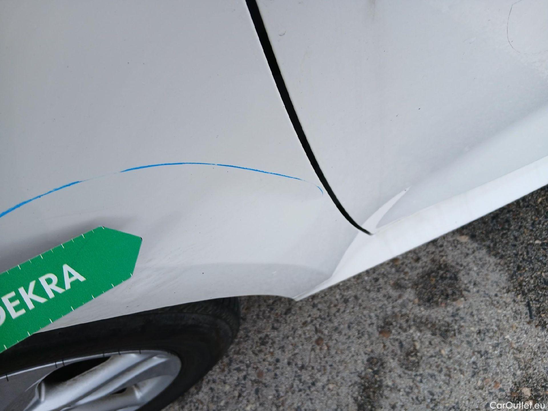  Toyota  Yaris TOYOTA  / 2020 / 5P / berlina con portón 1.5 120H Business Plus #15