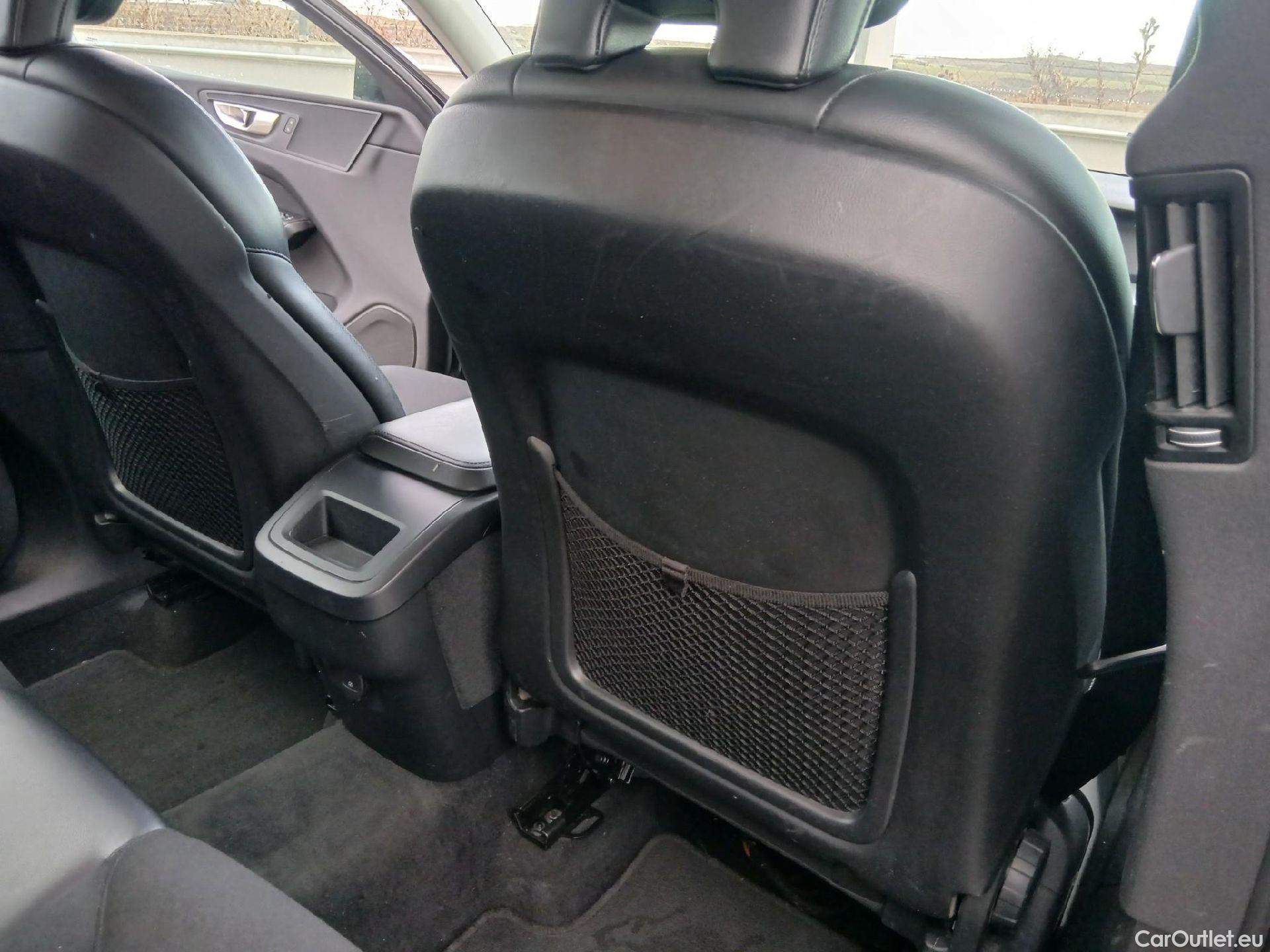  Volvo  XC60 VOLVO  / 2017 / 5P / todoterreno 2.0 B4 D Momentum Pro Auto #65