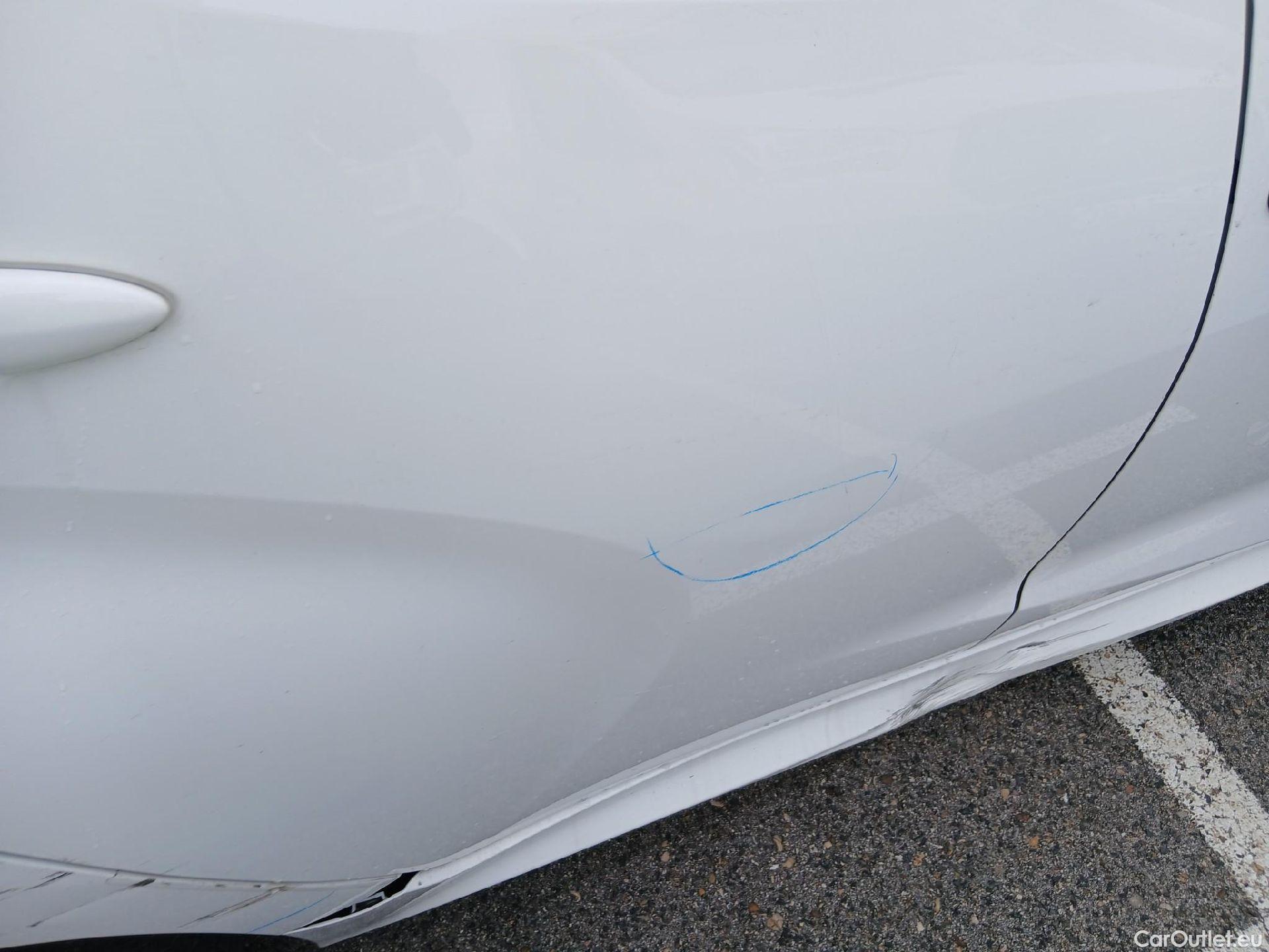  Toyota  Yaris TOYOTA  / 2020 / 5P / berlina con portón 1.5 120H Business Plus #26