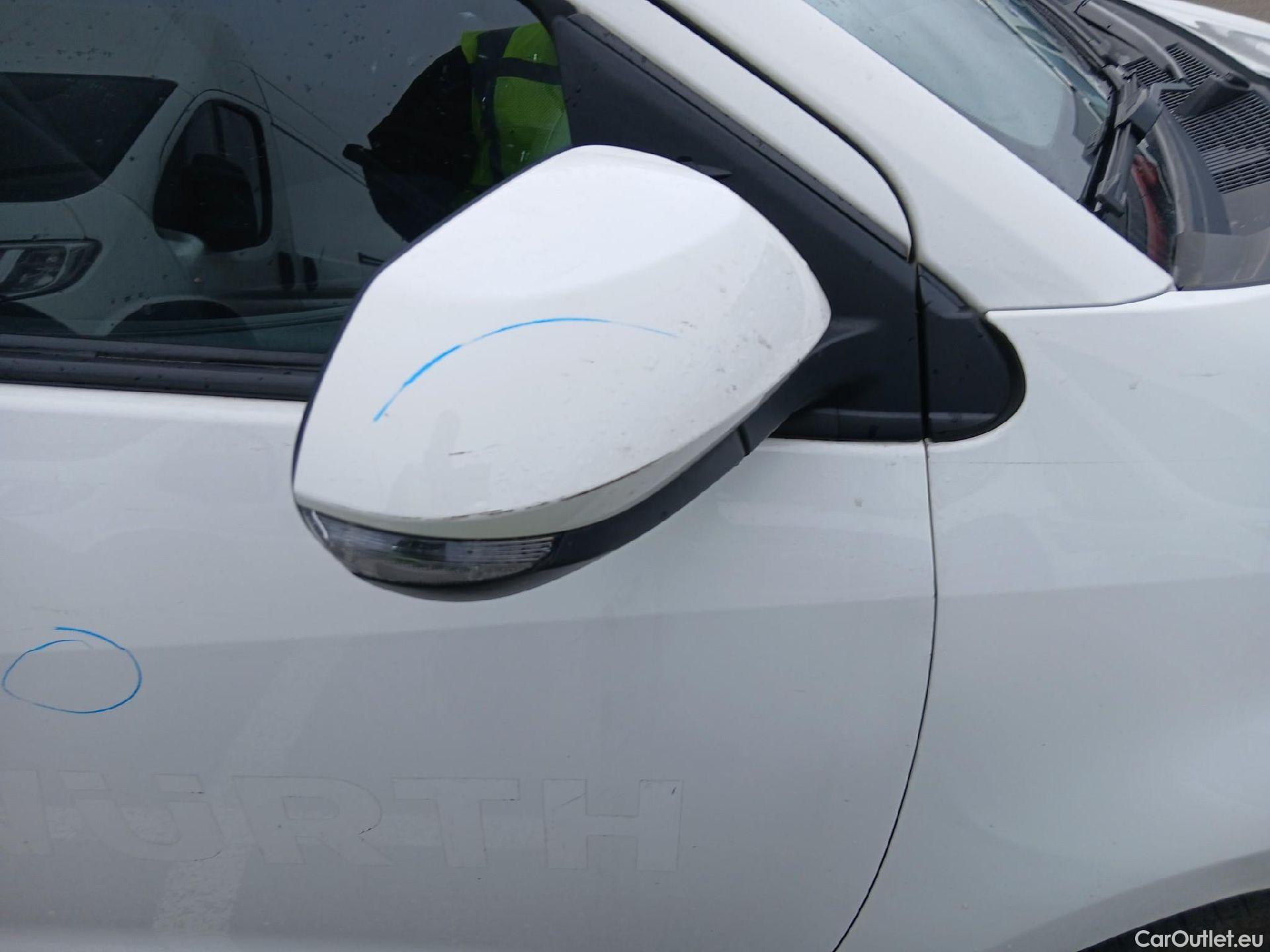  Toyota  Yaris TOYOTA  / 2020 / 5P / berlina con portón 1.5 120H Business Plus #33