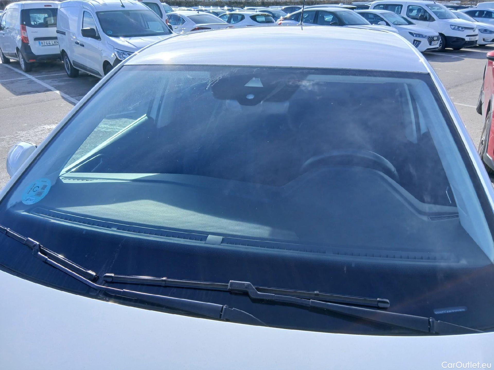  Volkswagen  Polo VOLKSWAGEN  / 2021 / 5P / berlina con portón Life 1.0 TSI 70kW (95CV) #1