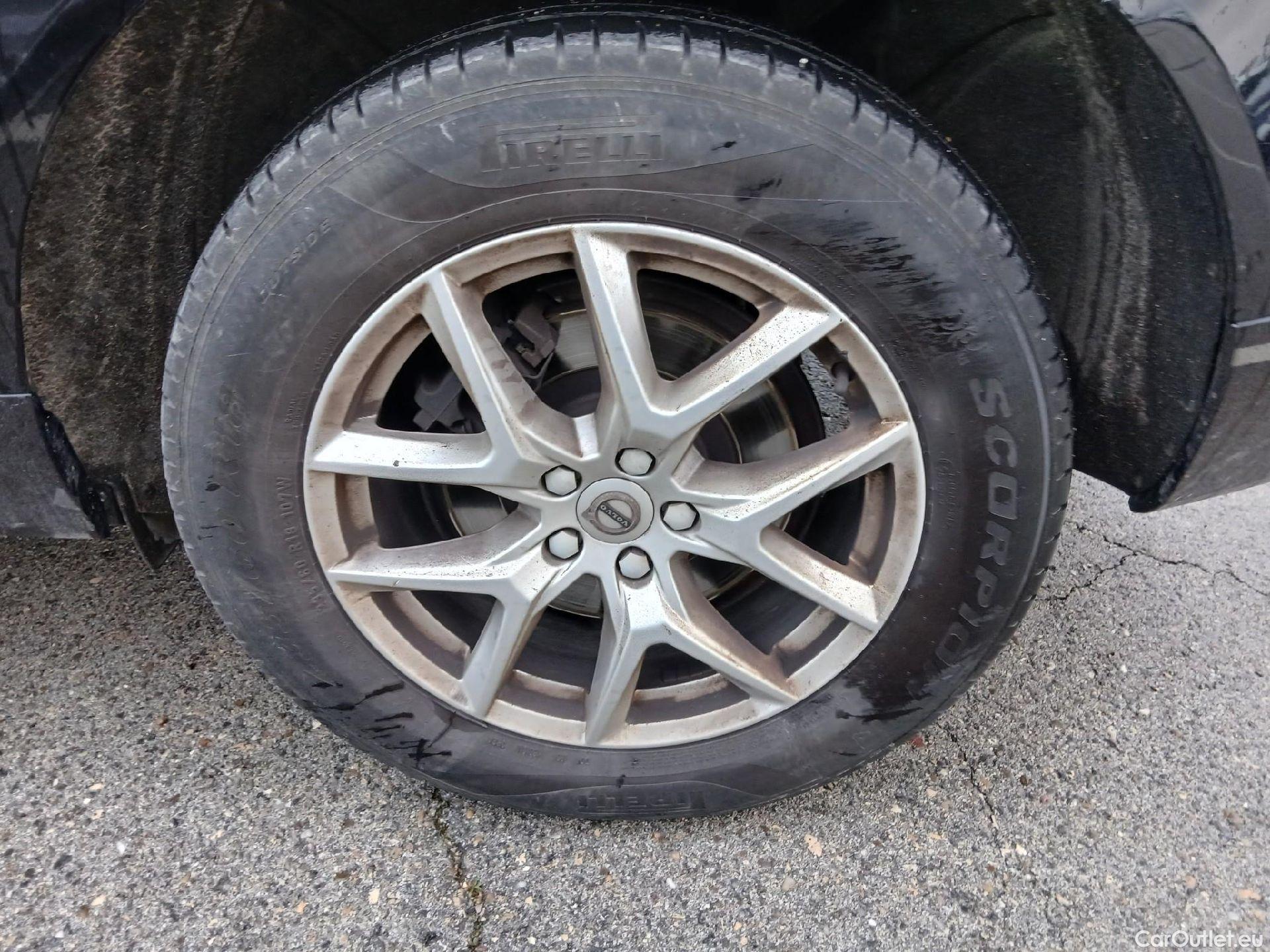  Volvo  XC60 VOLVO  / 2017 / 5P / todoterreno 2.0 B4 D Momentum Pro Auto #26