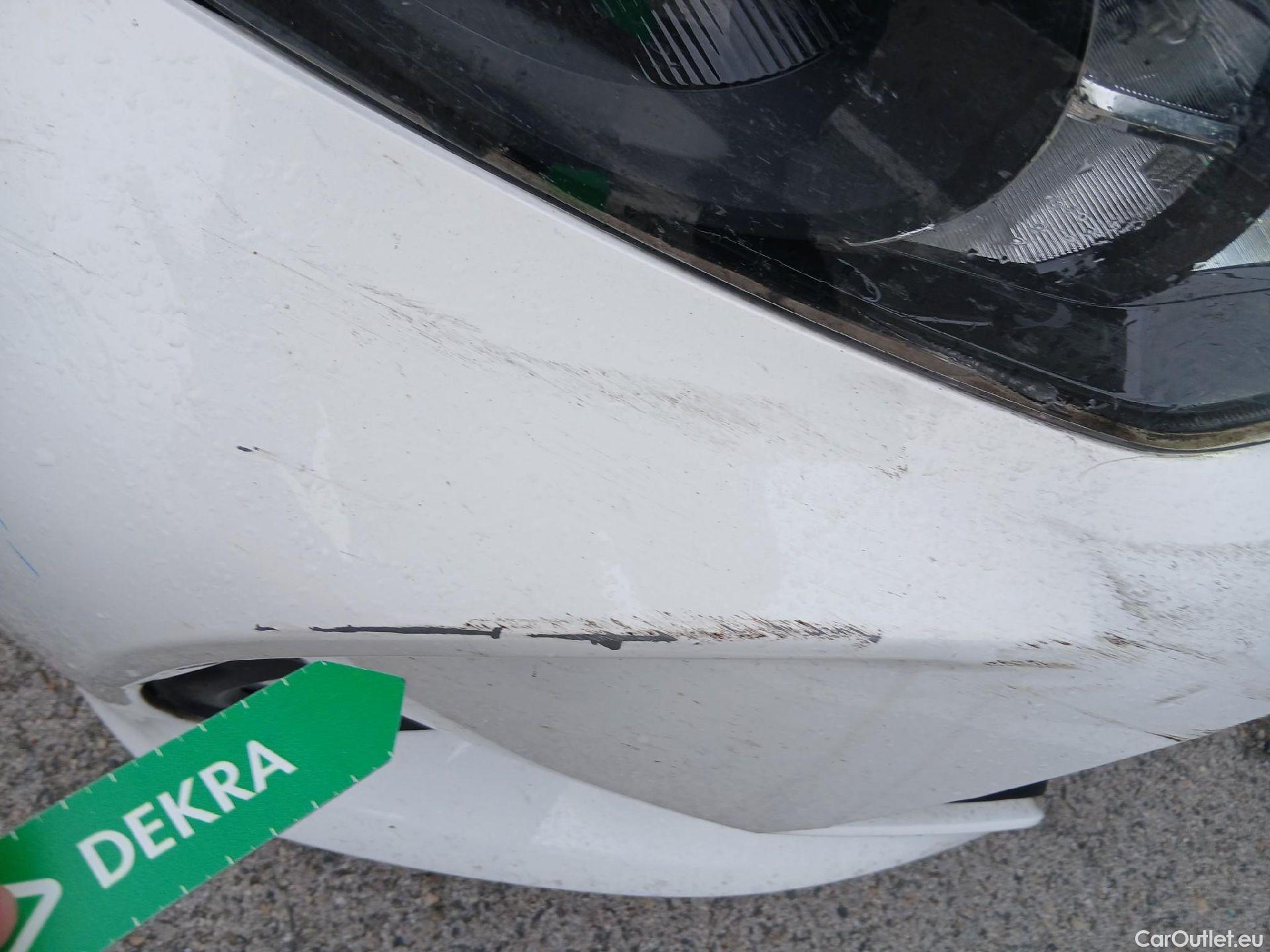  Toyota  Yaris TOYOTA  / 2020 / 5P / berlina con portón 1.5 120H Business Plus #12