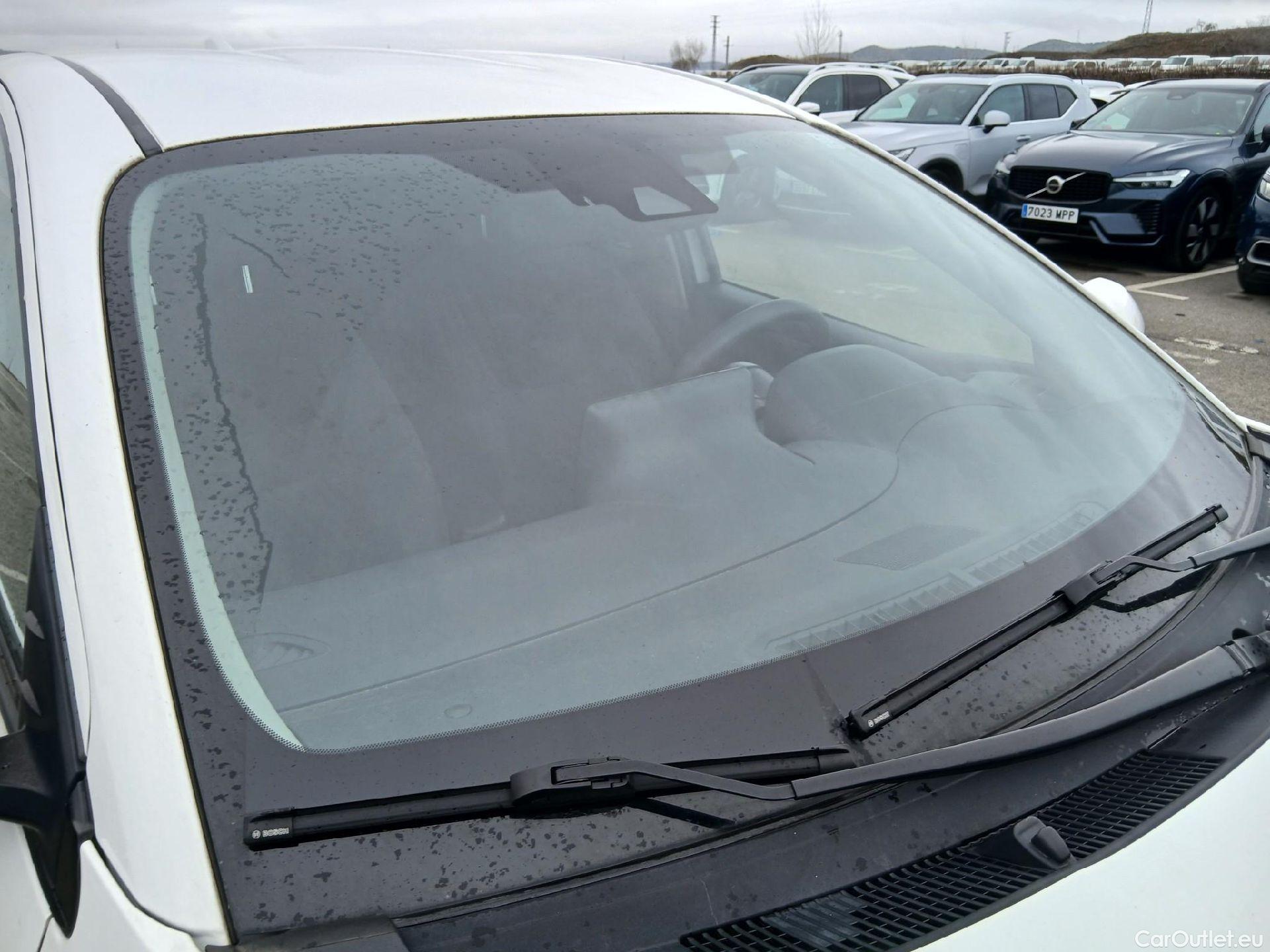  Toyota  Yaris TOYOTA  / 2020 / 5P / berlina con portón 1.5 120H Business Plus #11