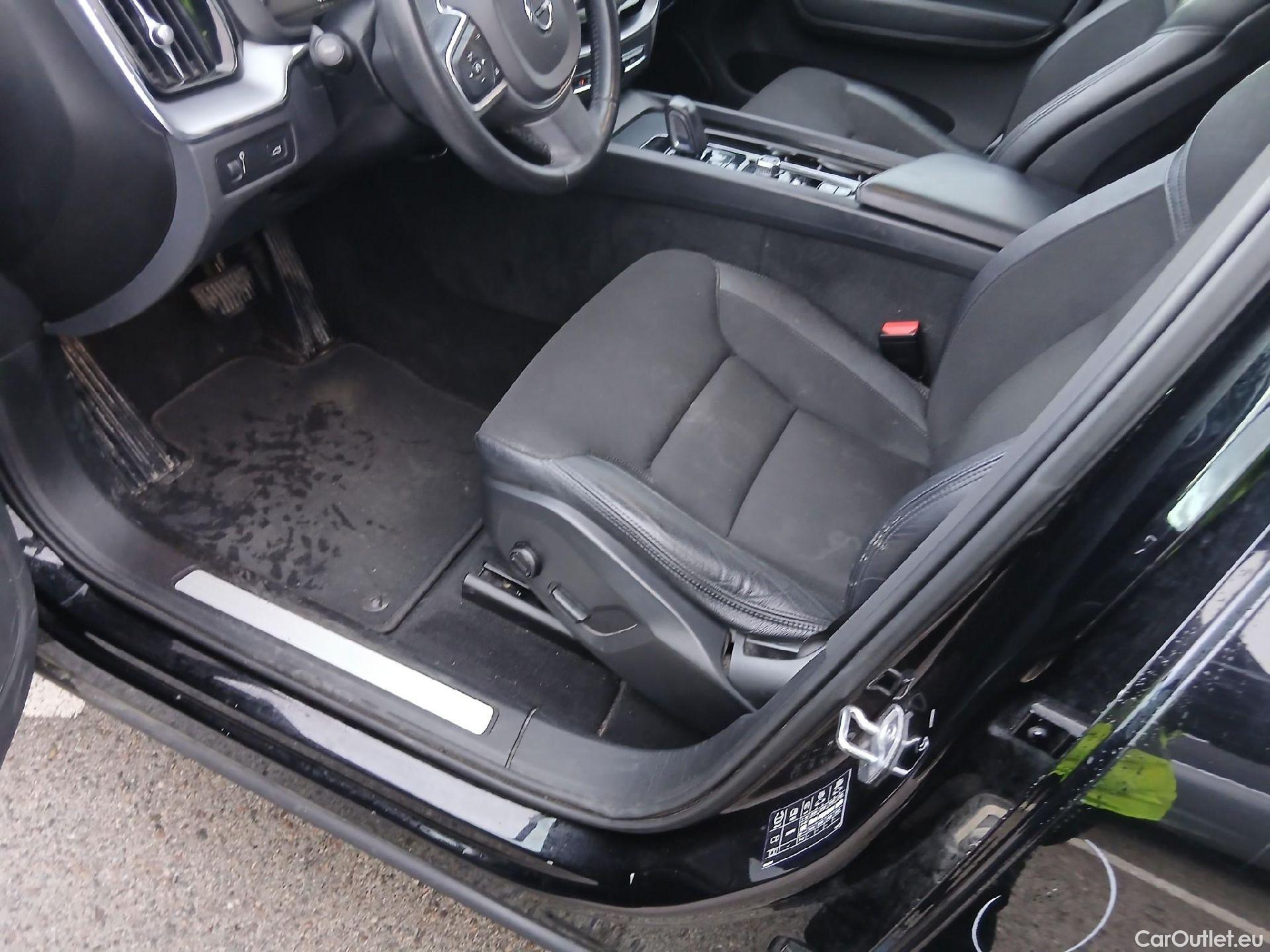  Volvo  XC60 VOLVO  / 2017 / 5P / todoterreno 2.0 B4 D Momentum Pro Auto #35