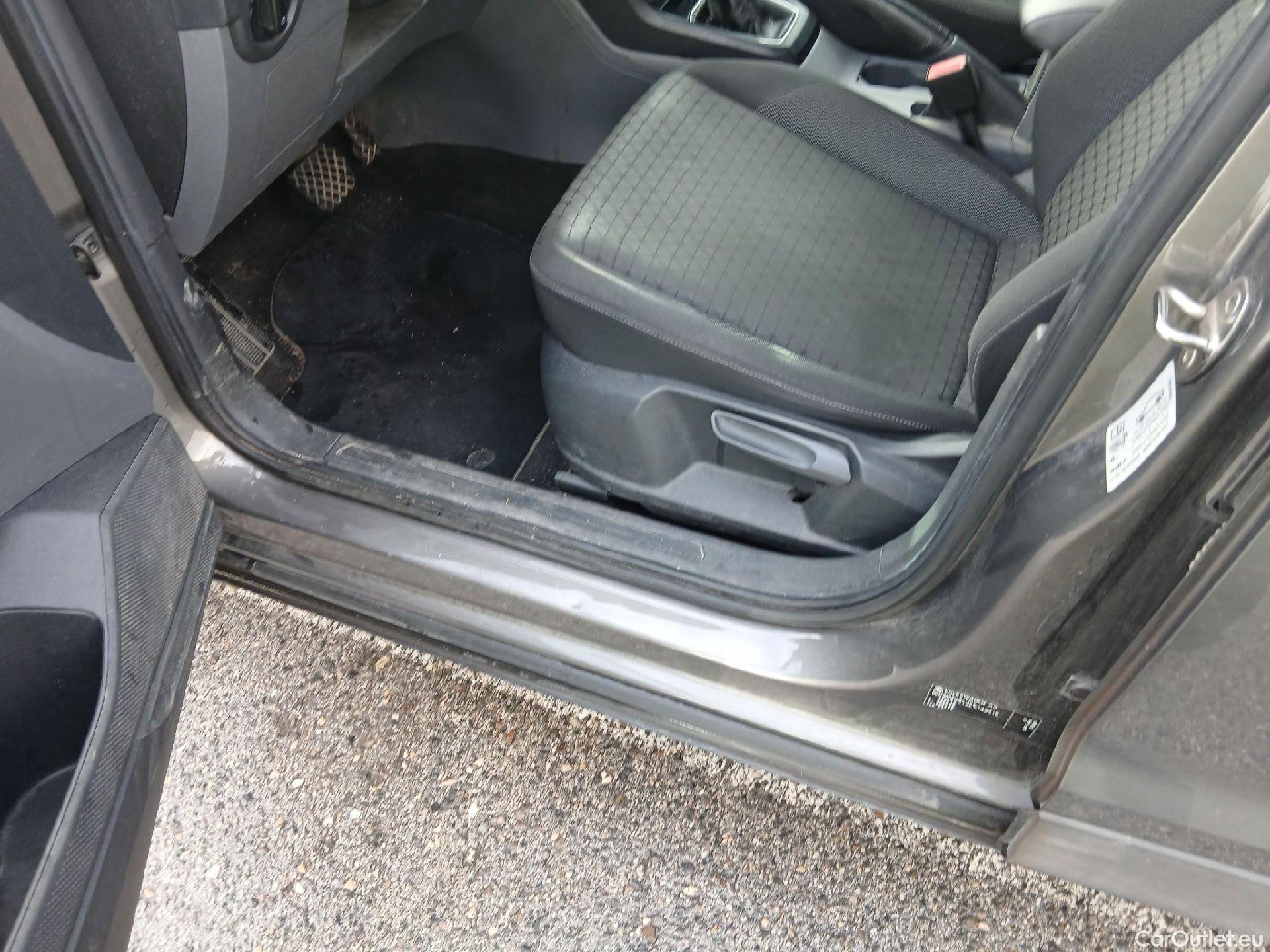  Volkswagen  T-CROSS VOLKSWAGEN  / 2018 / 5P / todoterreno Advance 1.0 TSI 85kW (115CV) DSG (AC) #15