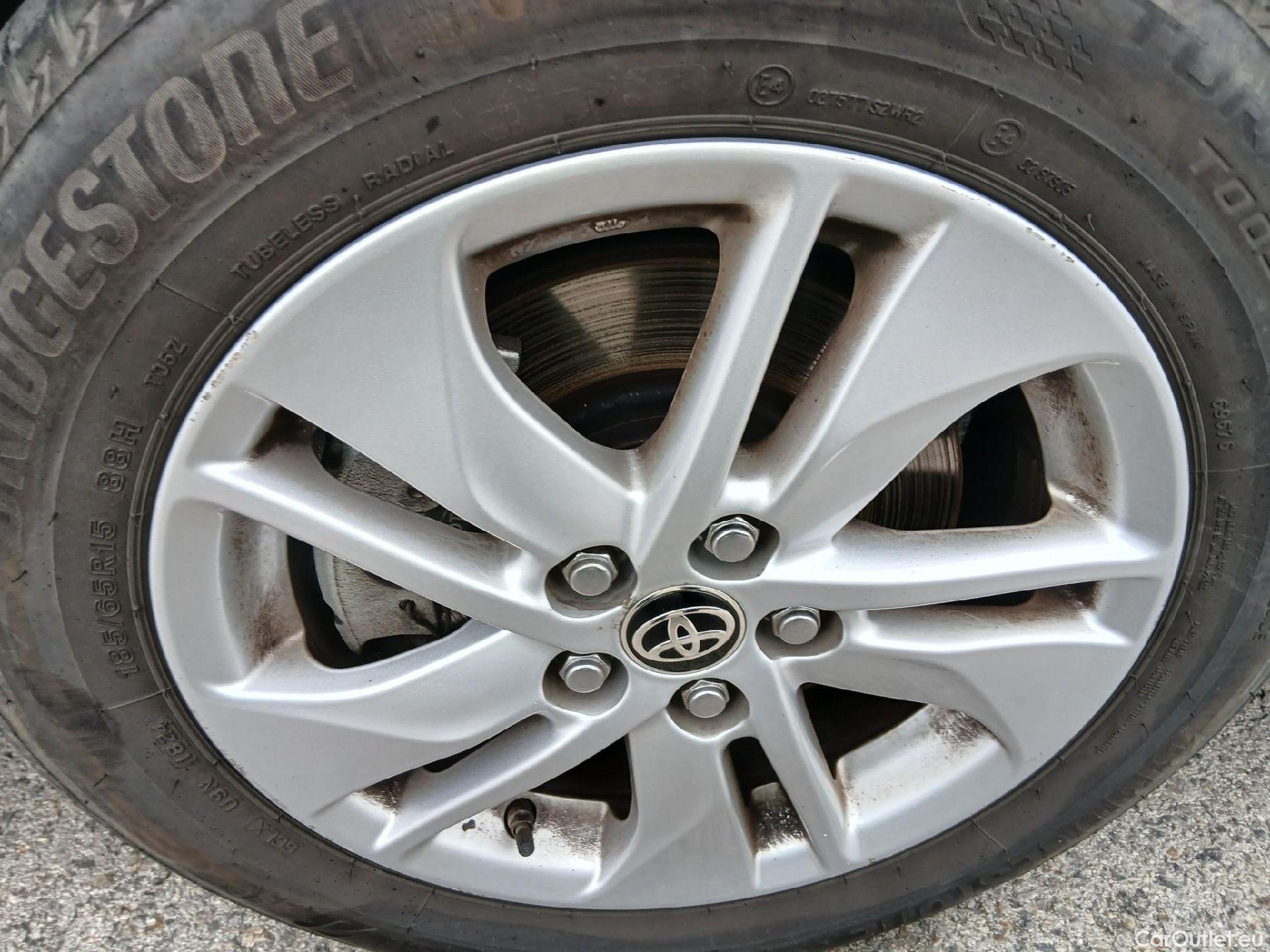  Toyota  Yaris TOYOTA  / 2020 / 5P / berlina con portón 1.5 120H Business Plus #2