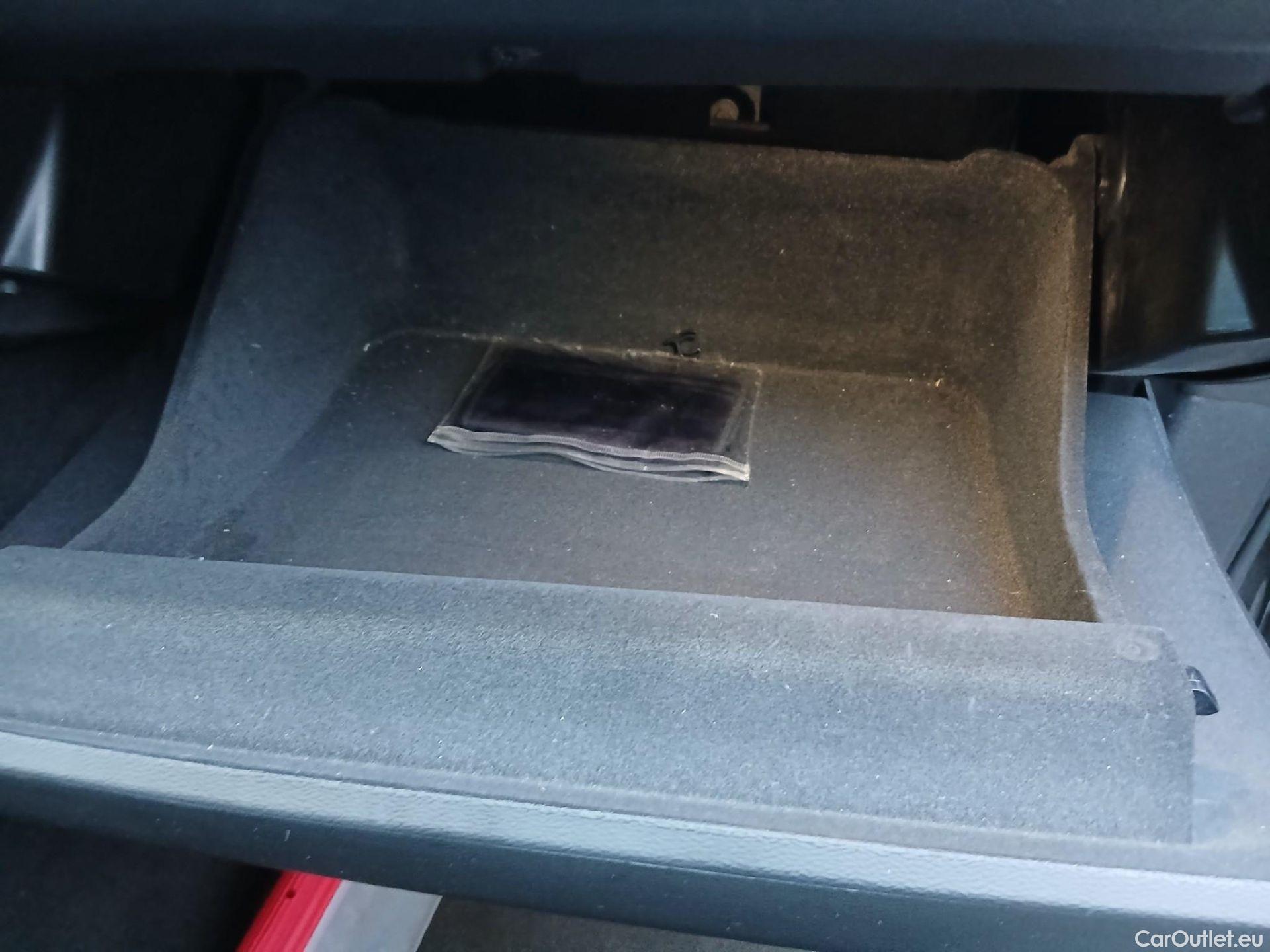  Volvo  XC60 VOLVO  / 2017 / 5P / todoterreno 2.0 B4 D Momentum Pro Auto #1