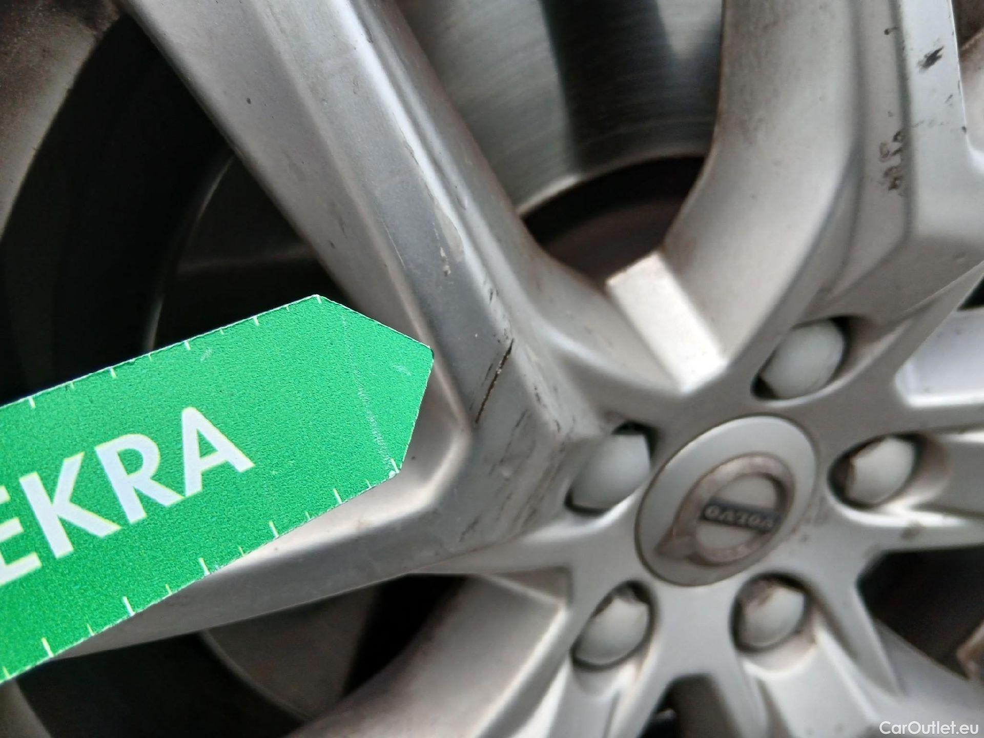  Volvo  XC60 VOLVO  / 2017 / 5P / todoterreno 2.0 B4 D Momentum Pro Auto #60