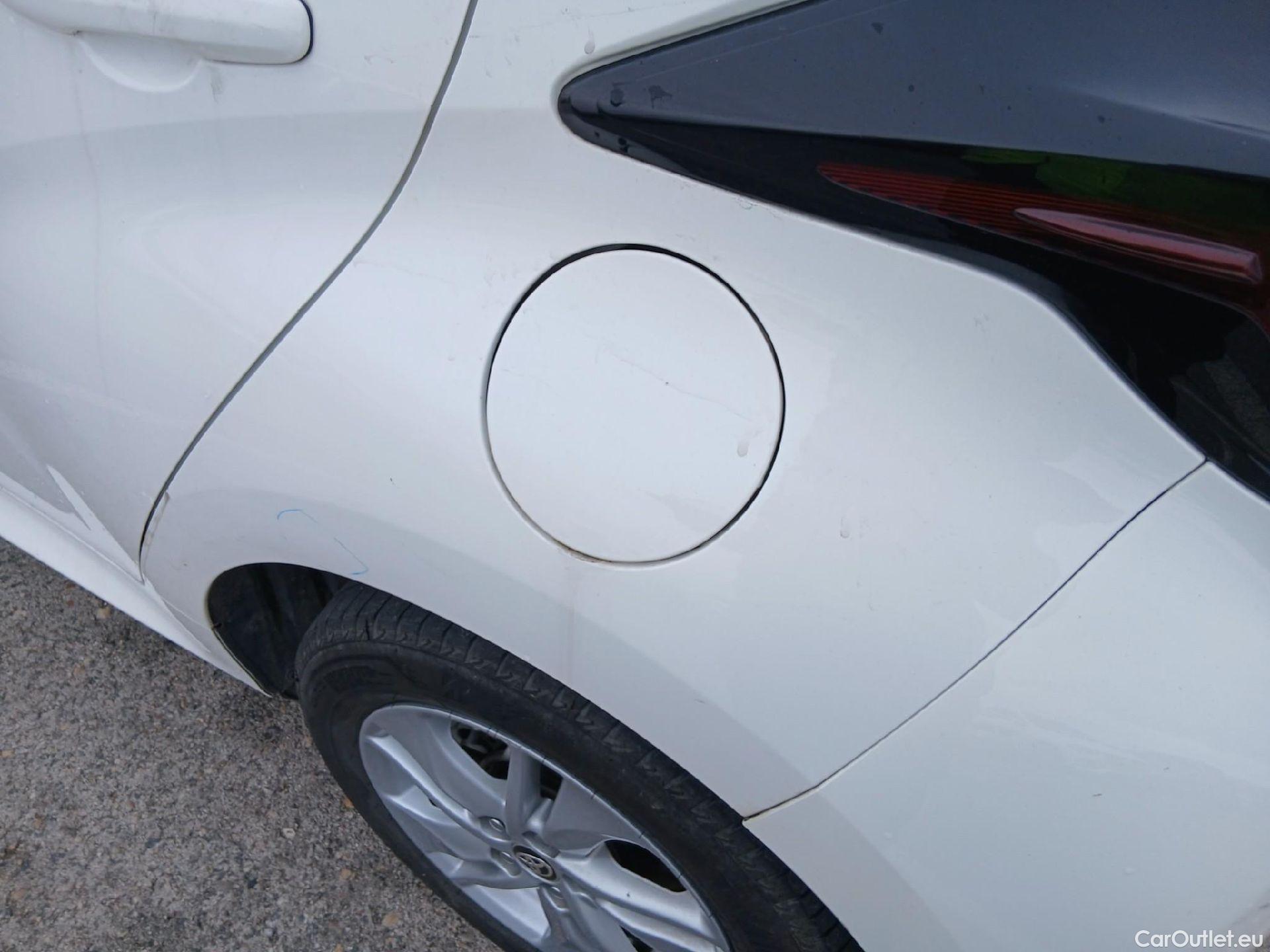  Toyota  Yaris TOYOTA  / 2020 / 5P / berlina con portón 1.5 120H Business Plus #18