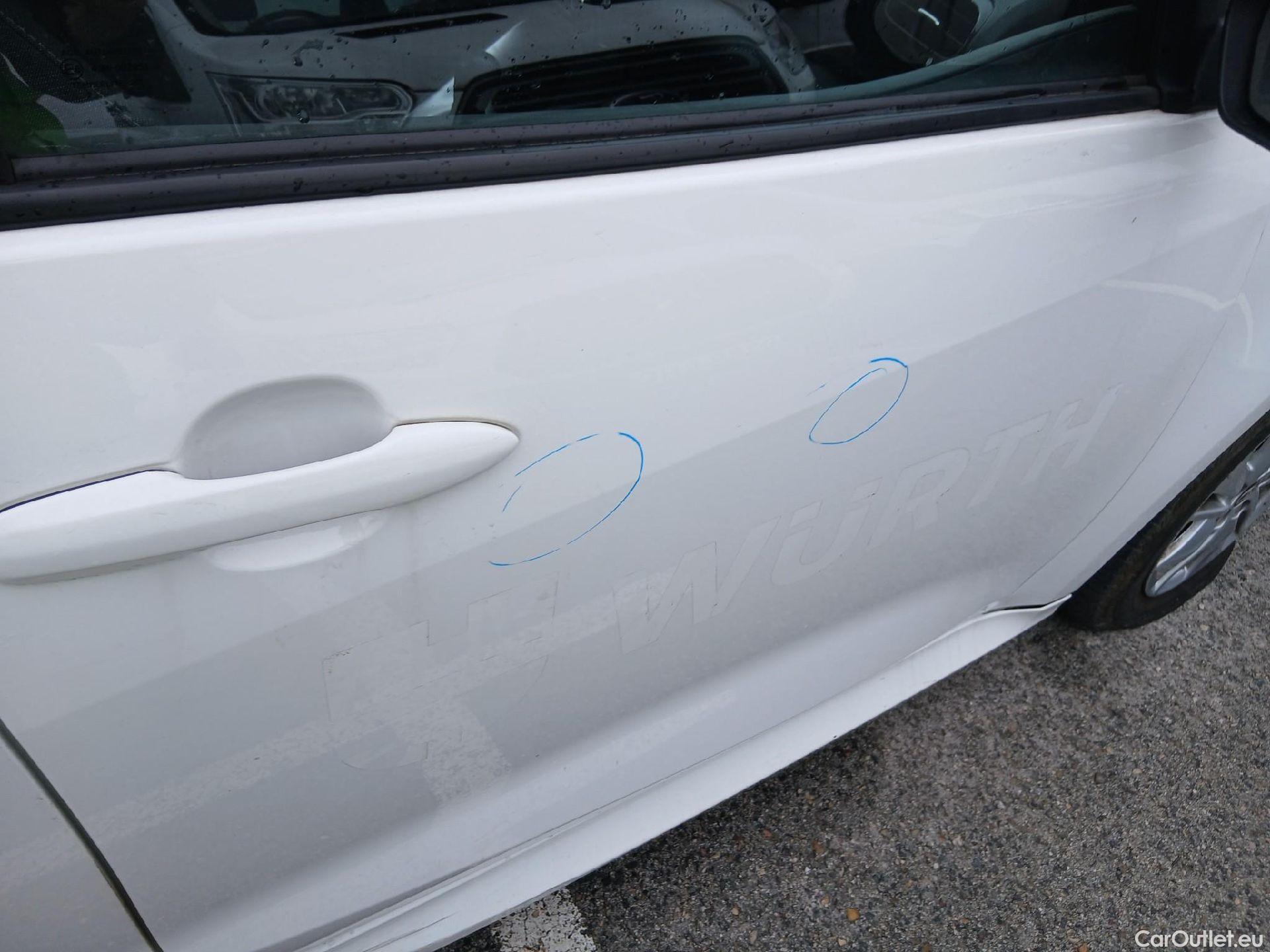  Toyota  Yaris TOYOTA  / 2020 / 5P / berlina con portón 1.5 120H Business Plus #30