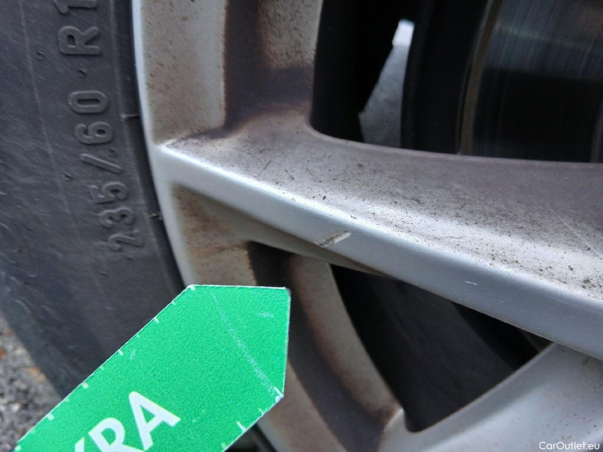  Volvo  XC60 VOLVO  / 2017 / 5P / todoterreno 2.0 B4 D Momentum Pro Auto #25