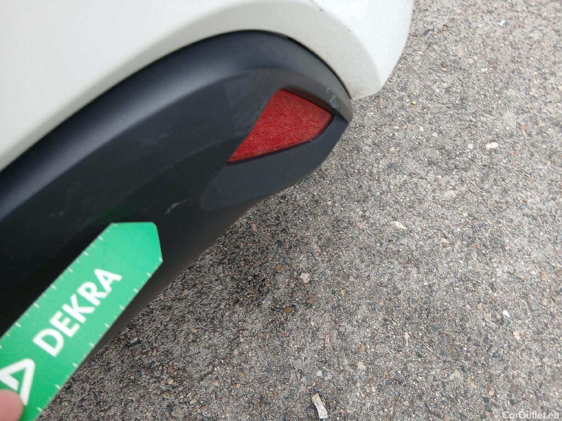  Toyota  Yaris TOYOTA  / 2020 / 5P / berlina con portón 1.5 120H Business Plus #22