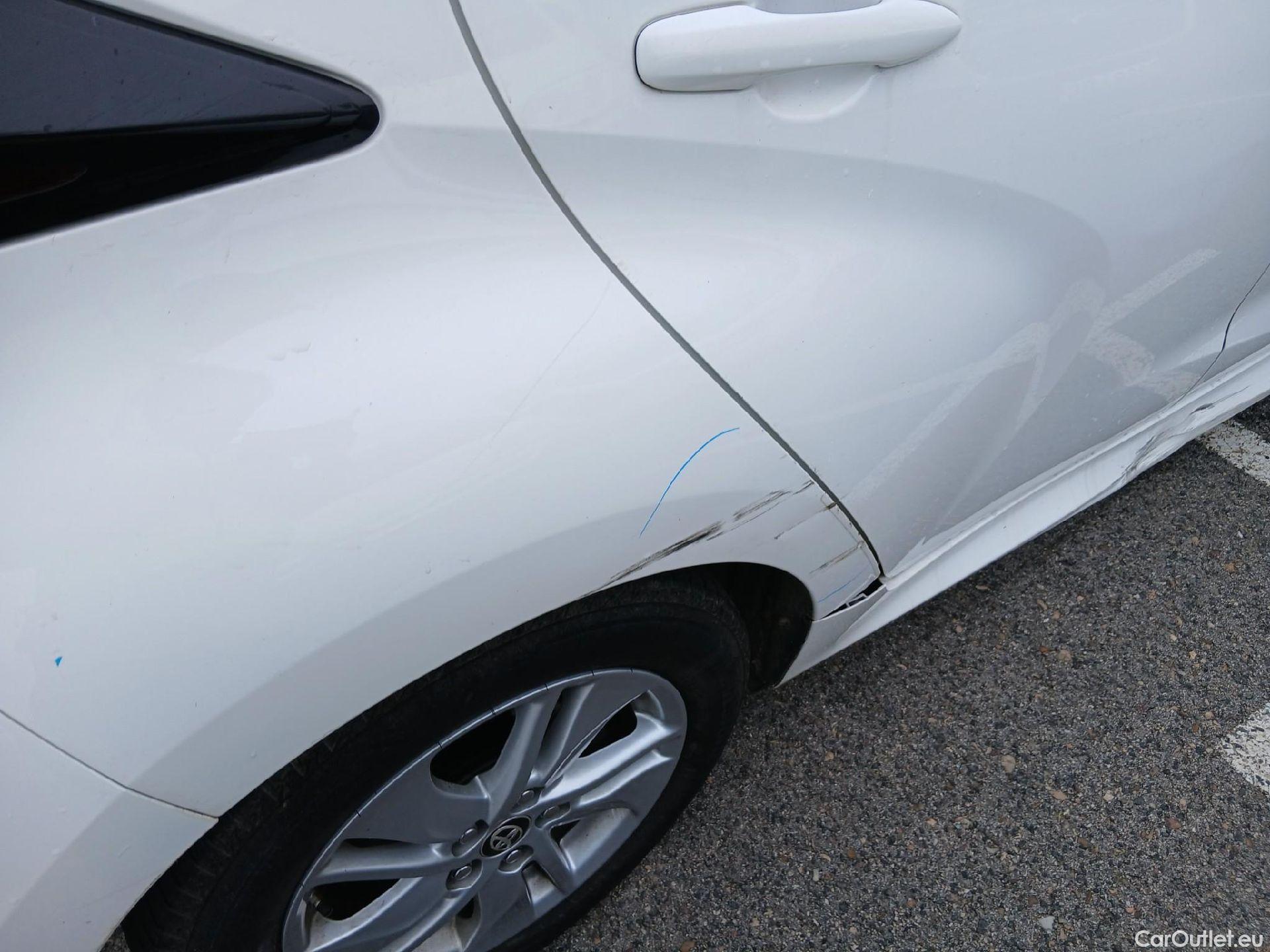  Toyota  Yaris TOYOTA  / 2020 / 5P / berlina con portón 1.5 120H Business Plus #24