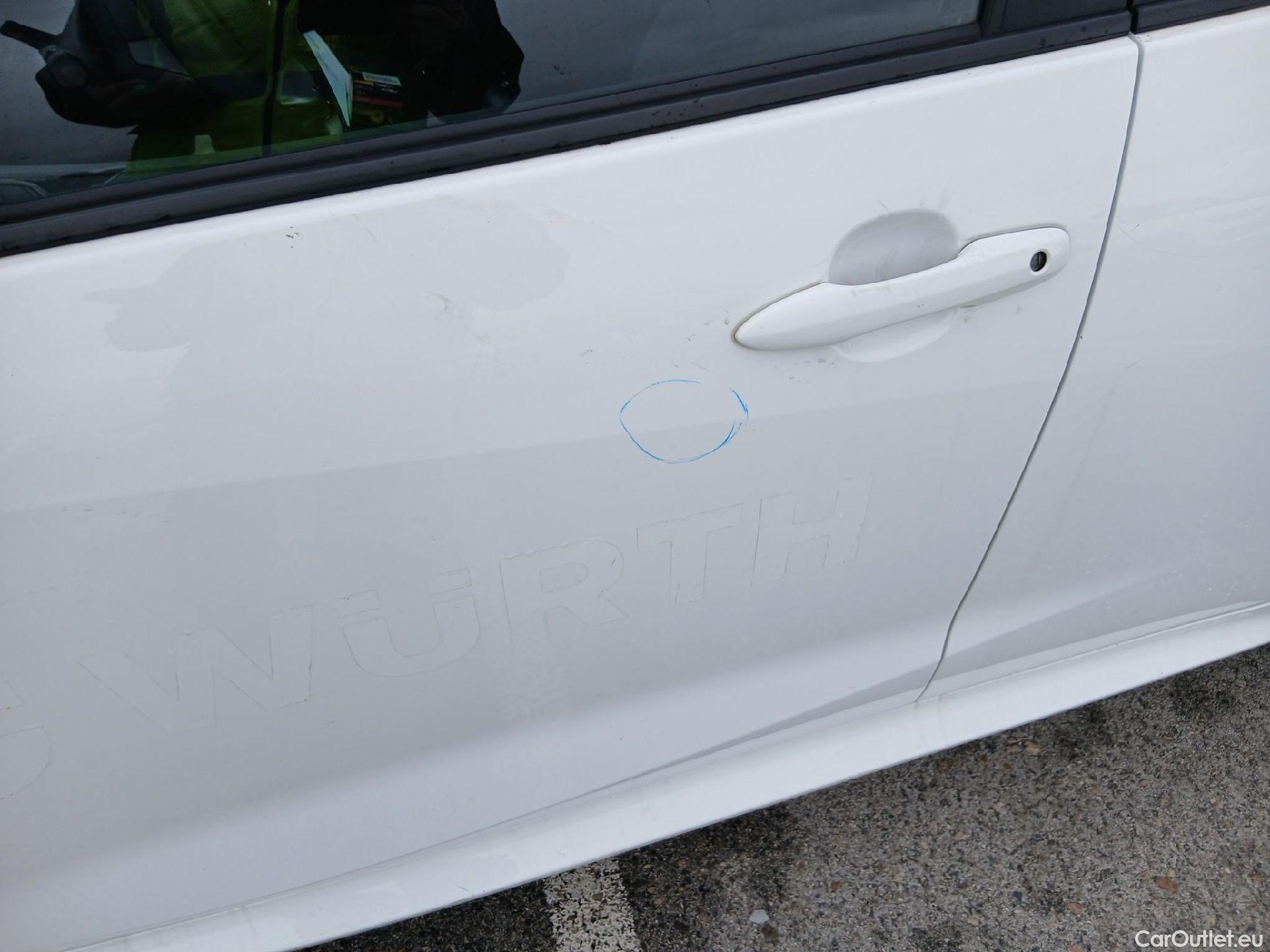  Toyota  Yaris TOYOTA  / 2020 / 5P / berlina con portón 1.5 120H Business Plus #17