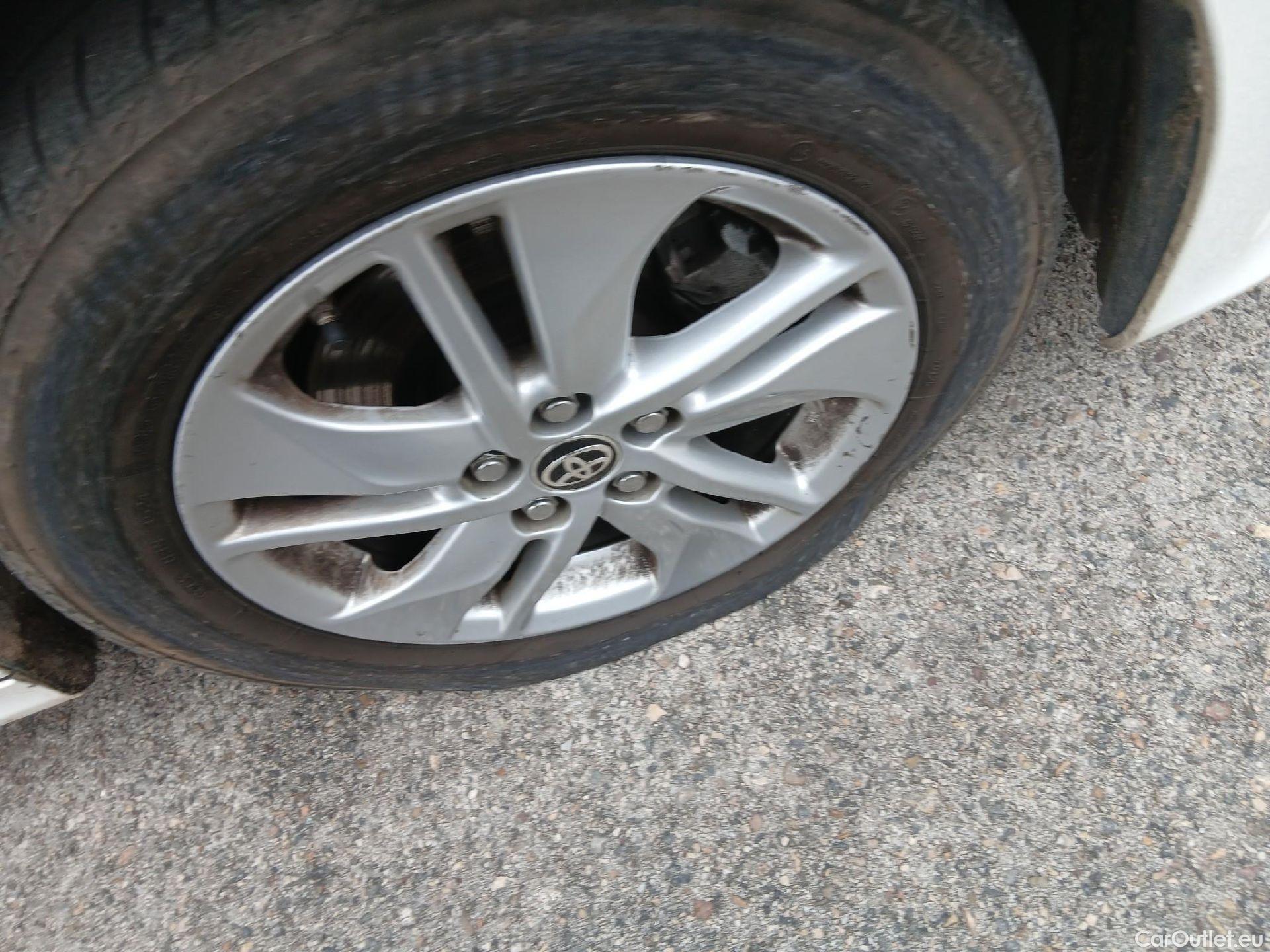  Toyota  Yaris TOYOTA  / 2020 / 5P / berlina con portón 1.5 120H Business Plus #10