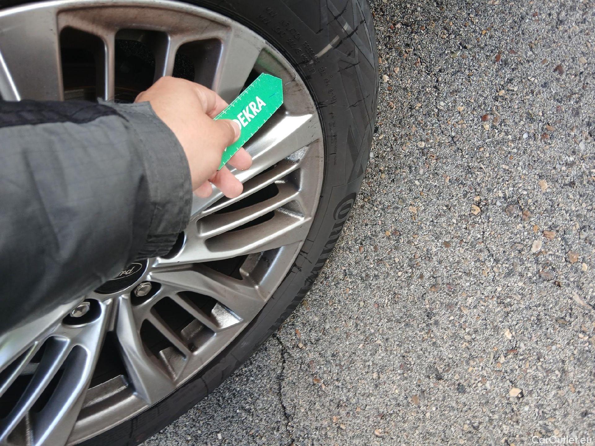  Ford  Kuga  Hybrid Vignale 2.5 190CV ATV E6d #12