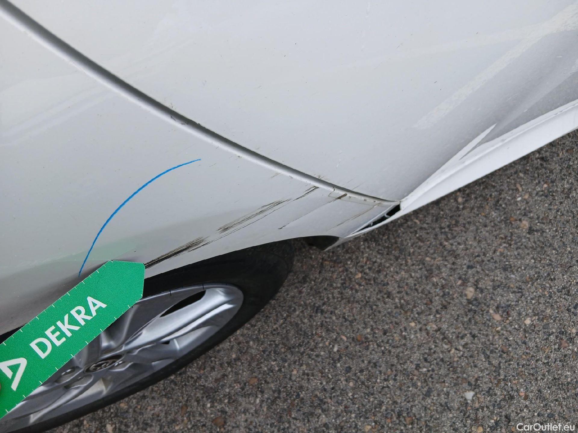  Toyota  Yaris TOYOTA  / 2020 / 5P / berlina con portón 1.5 120H Business Plus #25