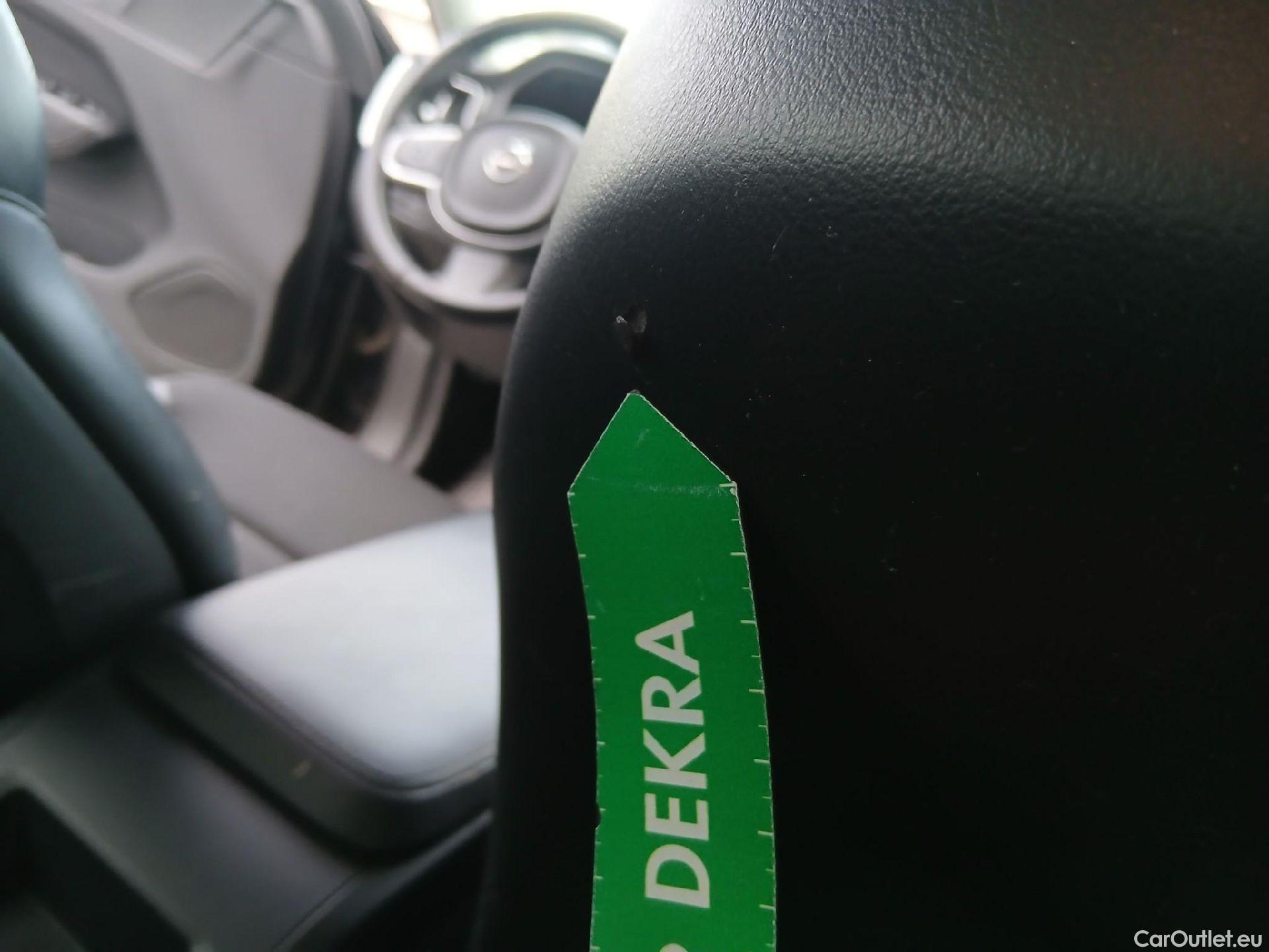  Volvo  XC60 VOLVO  / 2017 / 5P / todoterreno 2.0 B4 D Momentum Pro Auto #64