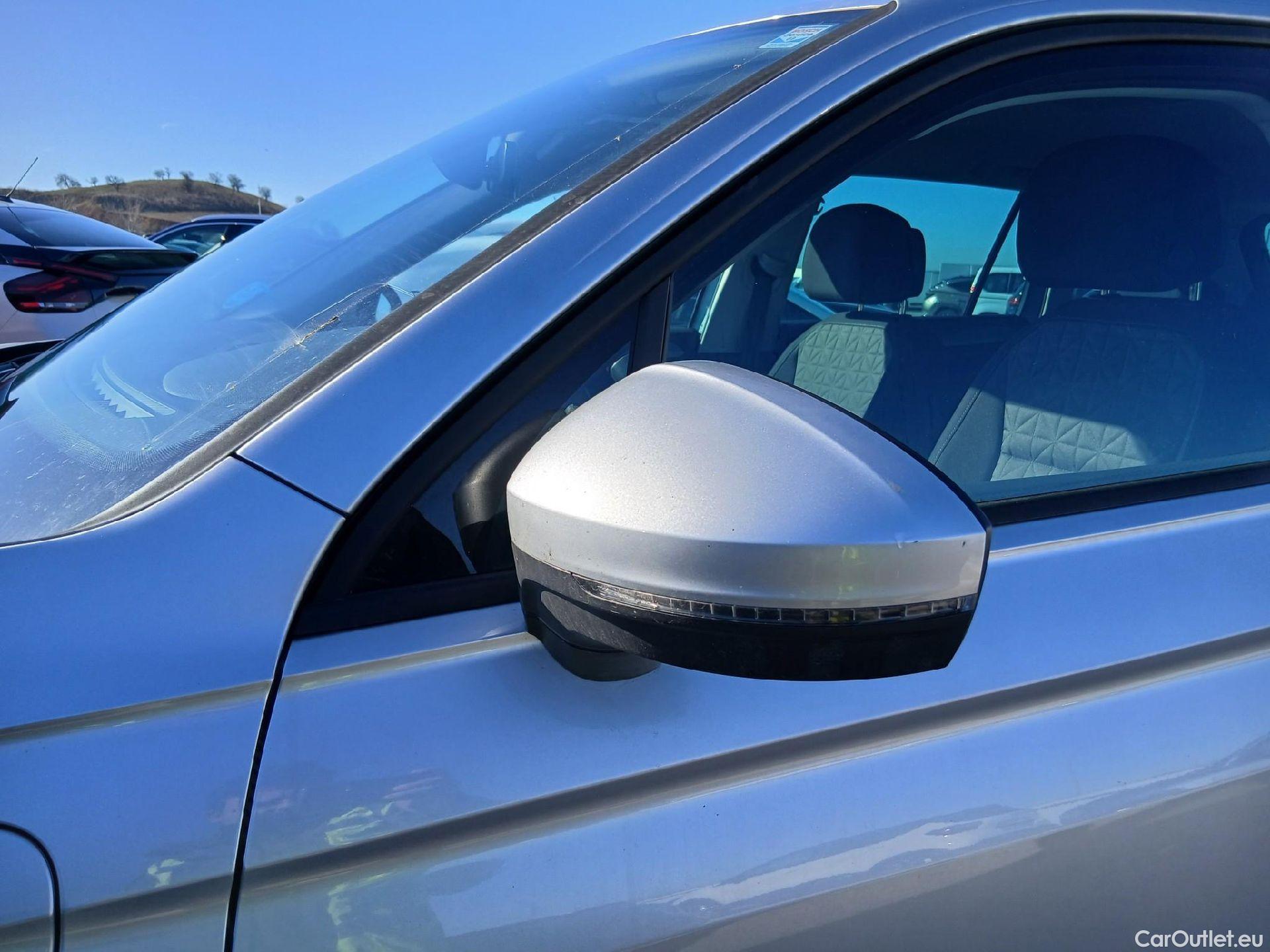  Volkswagen  Tiguan VOLKSWAGEN  / 2020 / 5P / todoterreno Life 1.4 TSI eHybrid 180kW (245CV) DSG #13