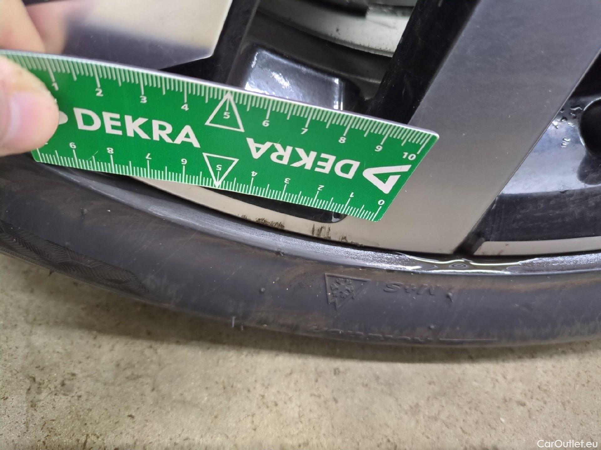  Volkswagen  Polo VOLKSWAGEN  / 2021 / 5P / Berline 1.0 TSI 95 Life #3