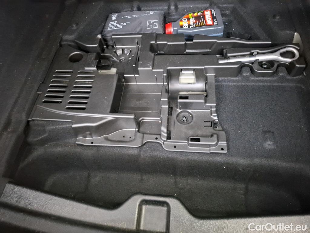  Mercedes  CLA-Klasse MERCEDES-BENZ CLA Coupe / 2019 / 4P / Coupé CLA 180 Progressive Line BA7 #52