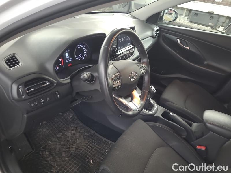  Hyundai  i30   cw (PD)(2017->)  kom.1.5T-GDI Smart 5d #3