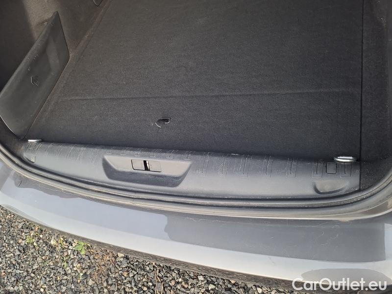  Peugeot  308  II (2013)  SW 1.5 BHDi 130 ALL.P Aut #17