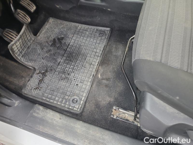  Opel  Combo  Life (E)  (2018) C.Life 1.5CDTI 96 Elegance+ #37