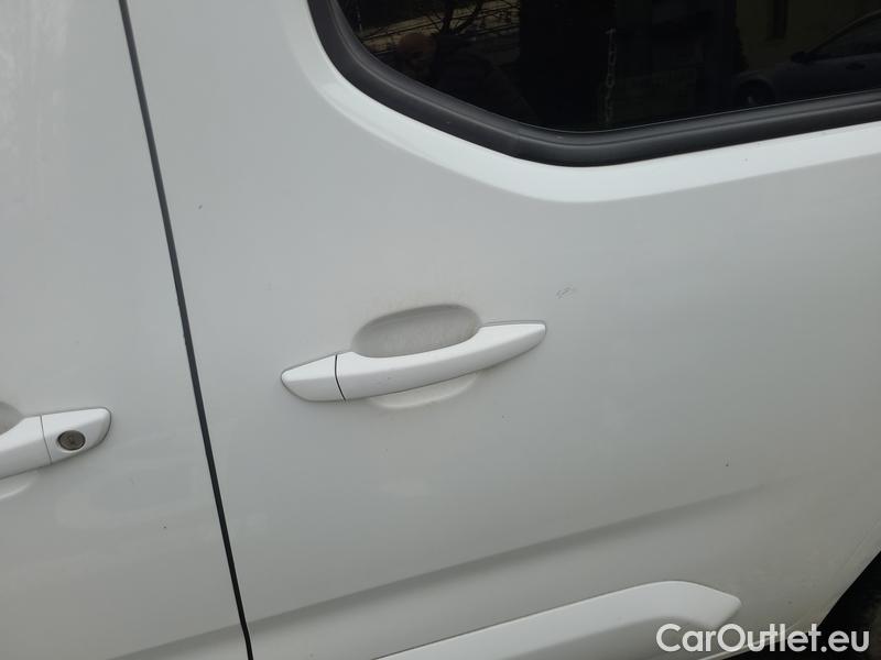  Opel  Combo  Life (E)  (2018) C.Life 1.5CDTI 96 Elegance+ #19