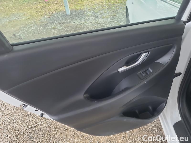  Hyundai  i30   cw (PD)(2017->)  kom.1.5T-GDI Smart 5d #22