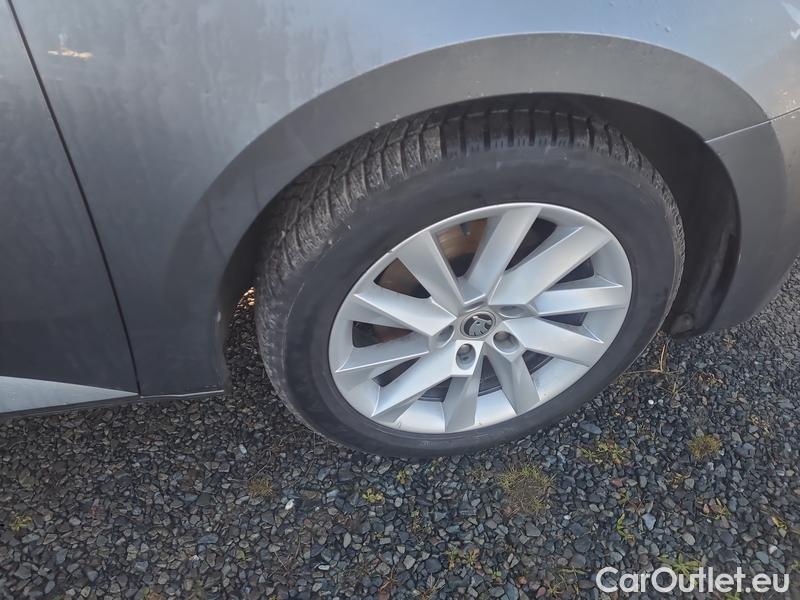  Skoda  Superb  (3V3)(2015) Supe.FL2.0TDI 110 Ambition AT #17