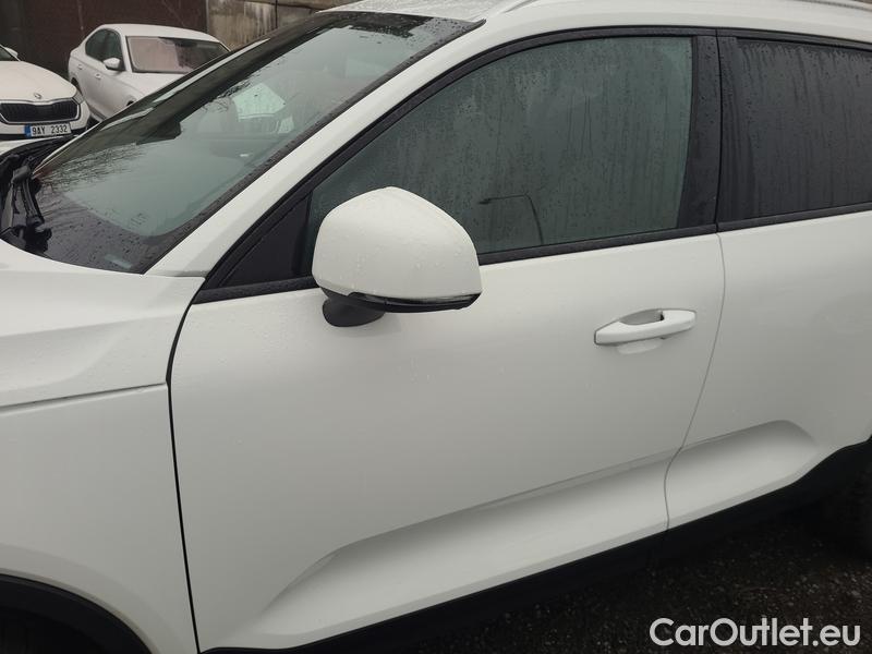  Volvo  XC 40  (2017->) XC40 B4 Momemntum Pro AT #2