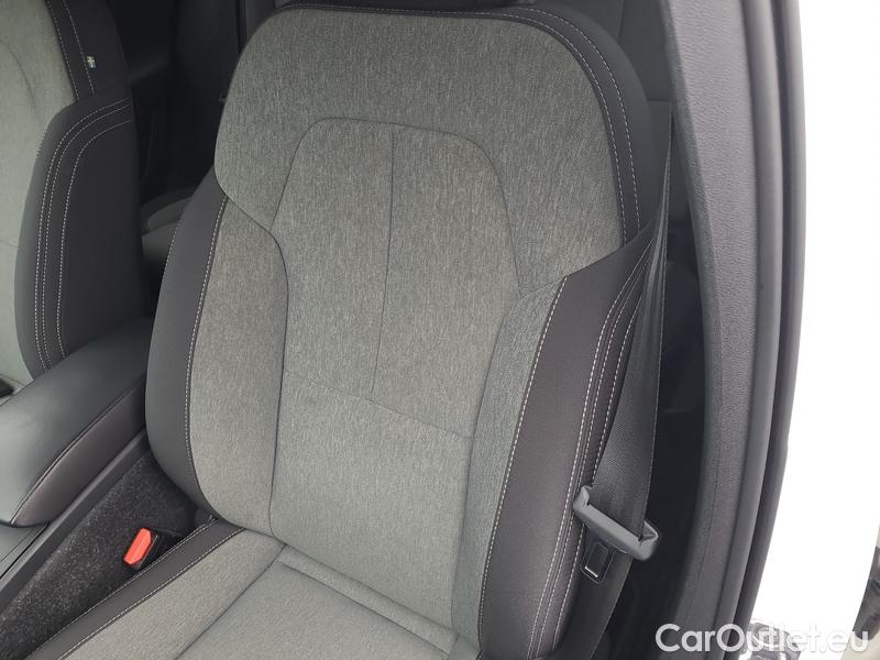  Volvo  XC 40  (2017->) XC40 B4 Momemntum Pro AT #13