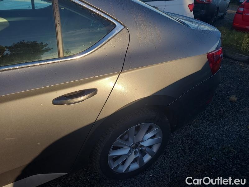  Skoda  Superb  (3V3)(2015) Supe.FL2.0TDI 110 Ambition AT #10