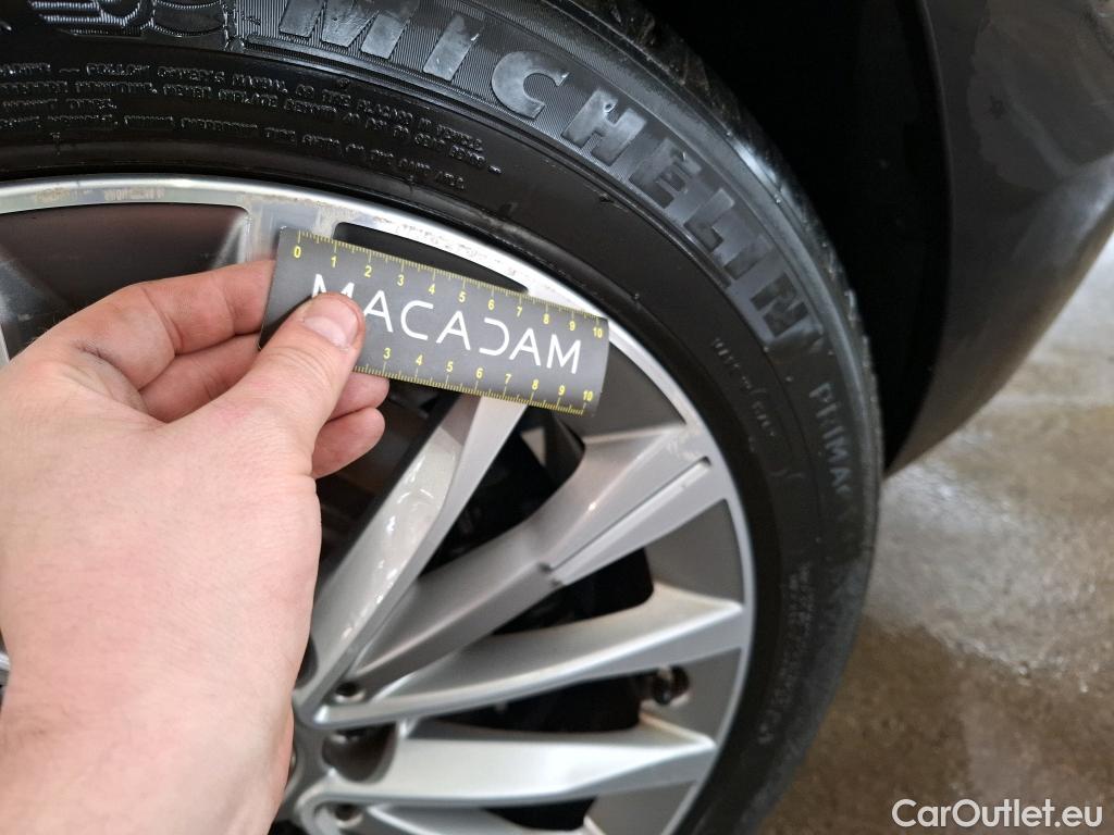  Bmw  Serie 2 BMW  Active Tourer / 2018 / 5P / monospace 225xe Luxury Auto #13