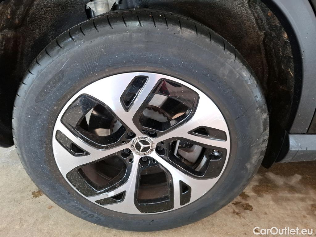  Mercedes  GLC MERCEDES-BENZ  / 2022 / 5P / SUV  300 e Avantgarde Line 4MATIC #1