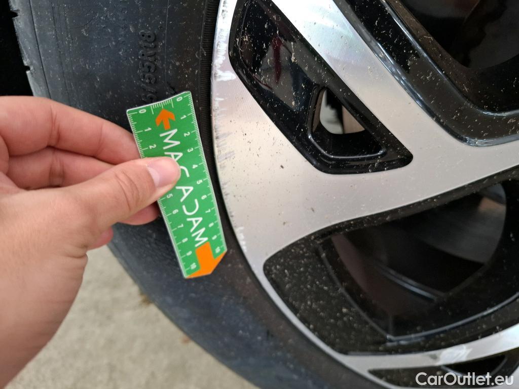  Mercedes  GLC MERCEDES-BENZ  / 2022 / 5P / SUV  300 e Avantgarde Line 4MATIC #6